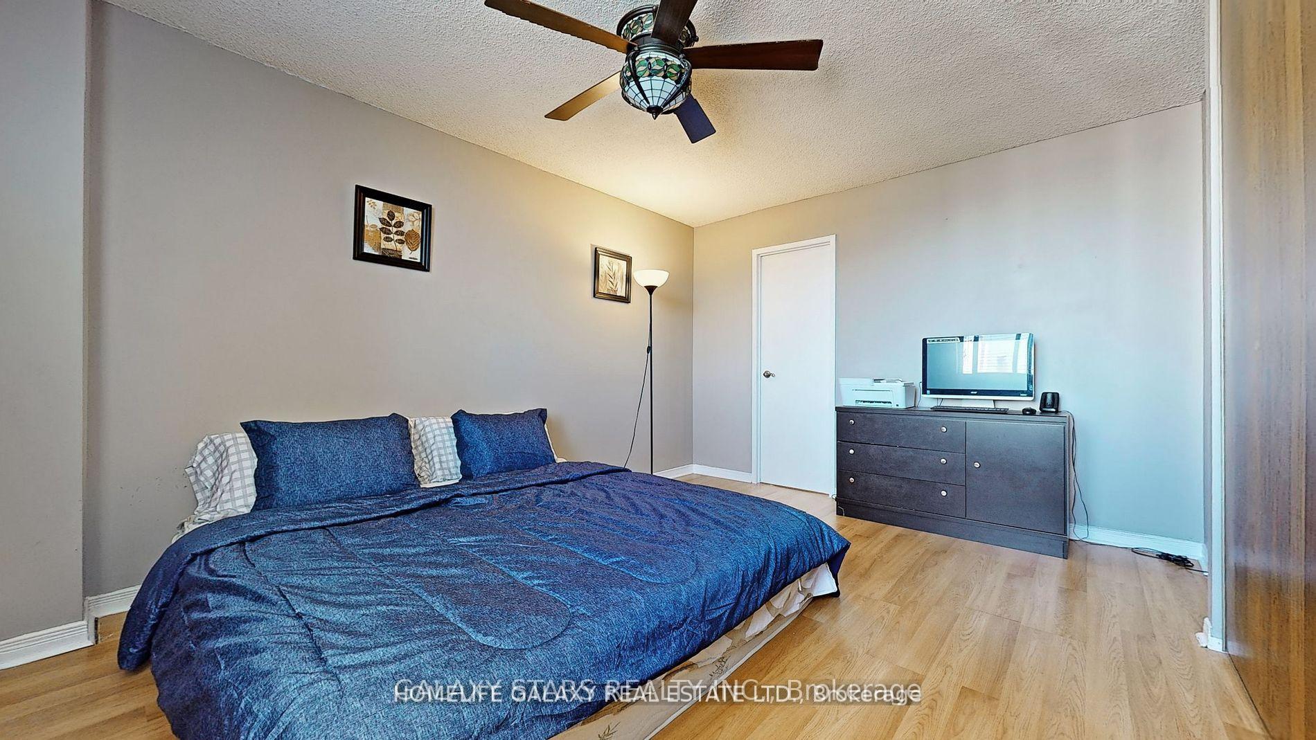 3 Bedrooms Condo at 2556 Argyle, Mississauga For sale