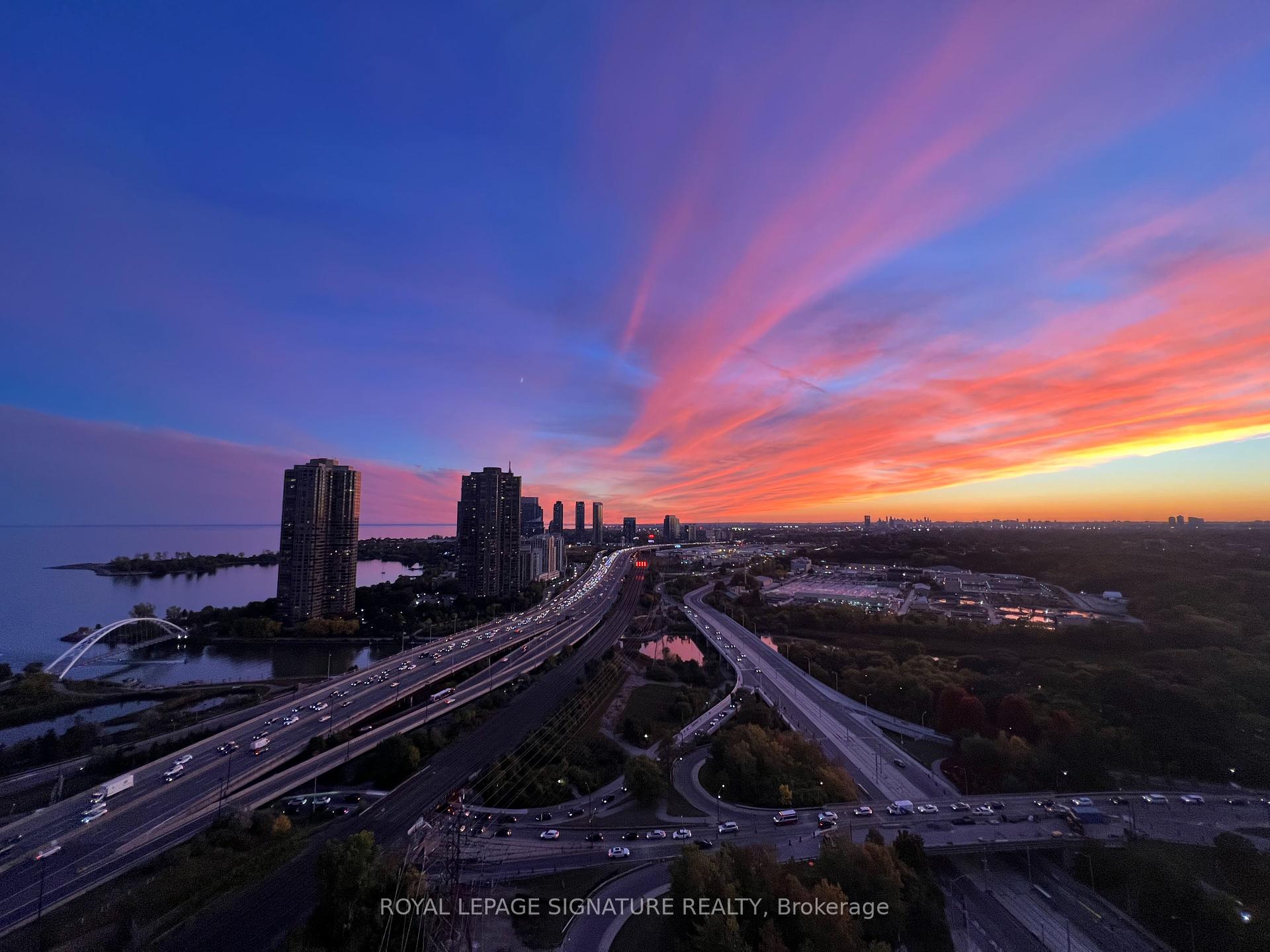 2 Bedrooms Condo at 105 The Queensway, Toronto For sale