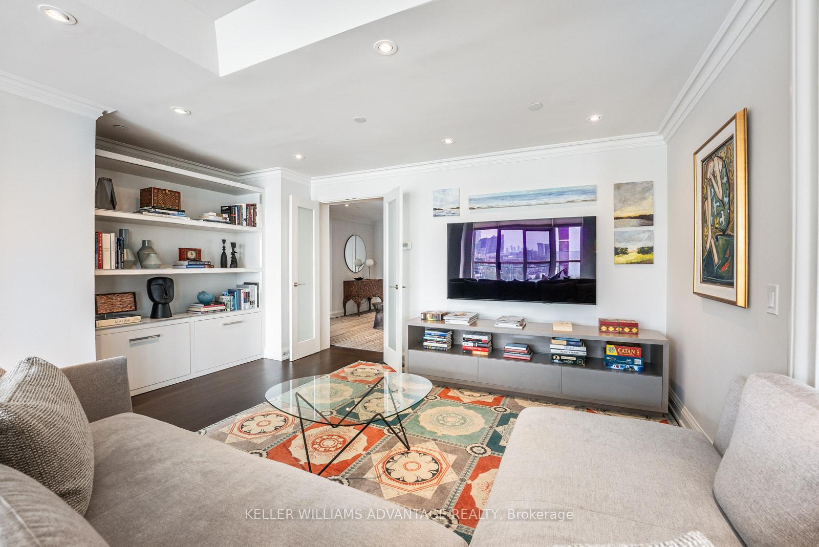 5 Bedrooms Condo at 211 Queens, Toronto For sale
