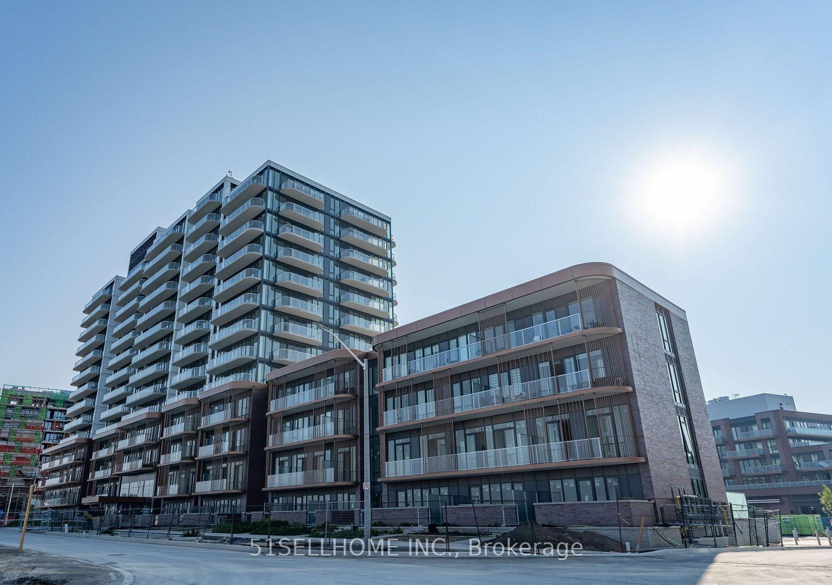 4 Bedrooms Condo at 220 Missinnihe, Mississauga For sale