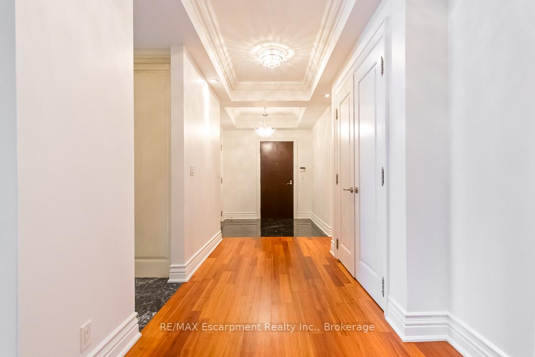 3 Bedrooms Condo at 68 Yorkville, Toronto For sale