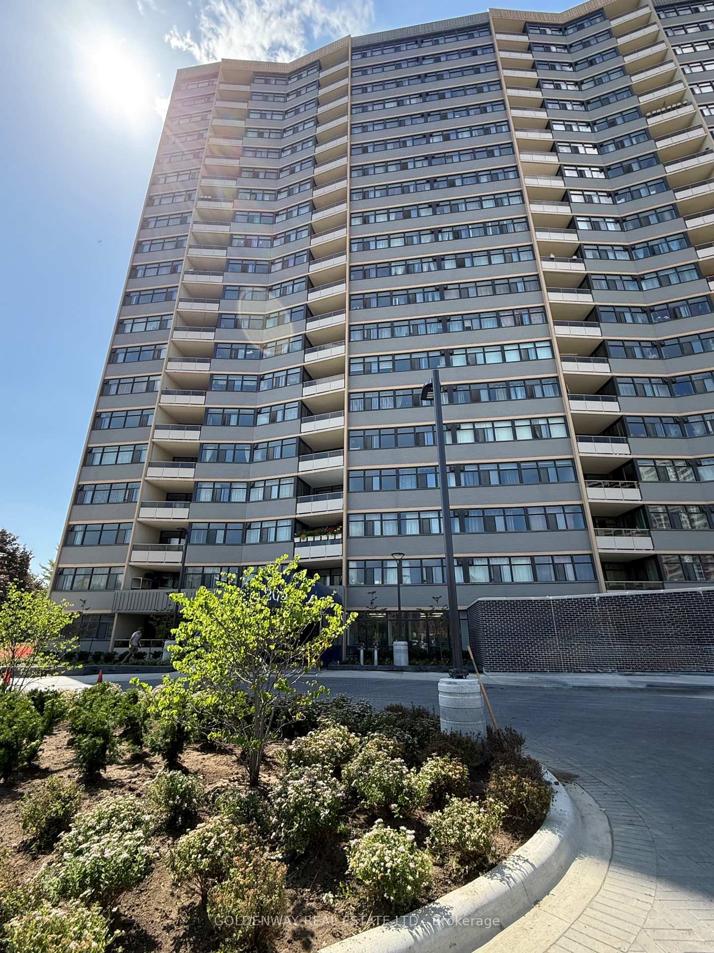 3 Bedrooms Condo at 2050 Bridletowne, Toronto For sale