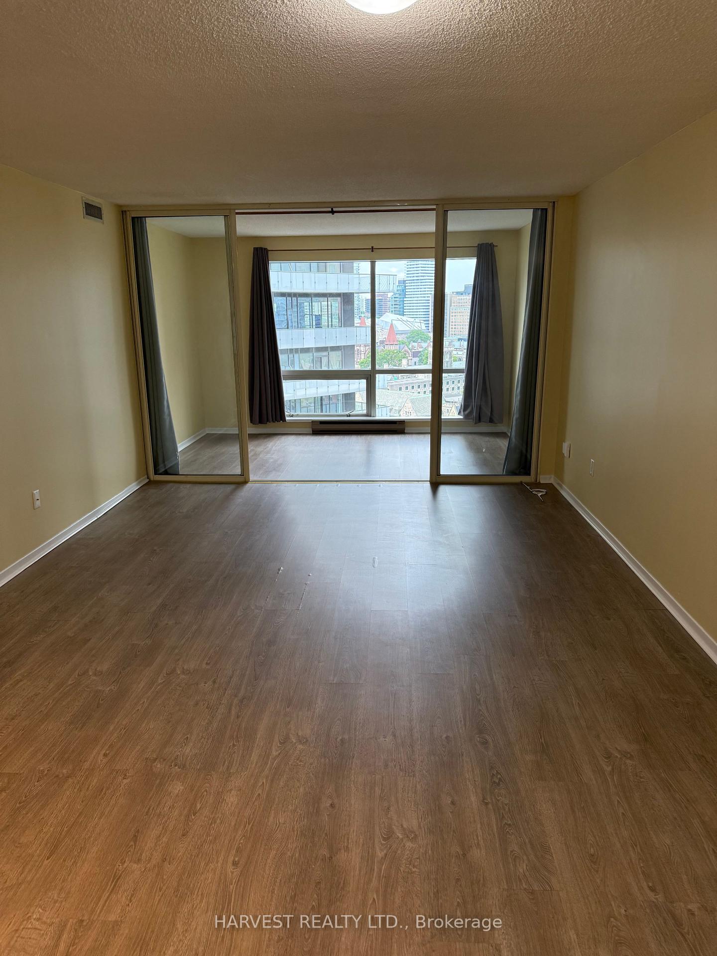 3 Bedrooms Condo at 1001 Bay, Toronto For sale