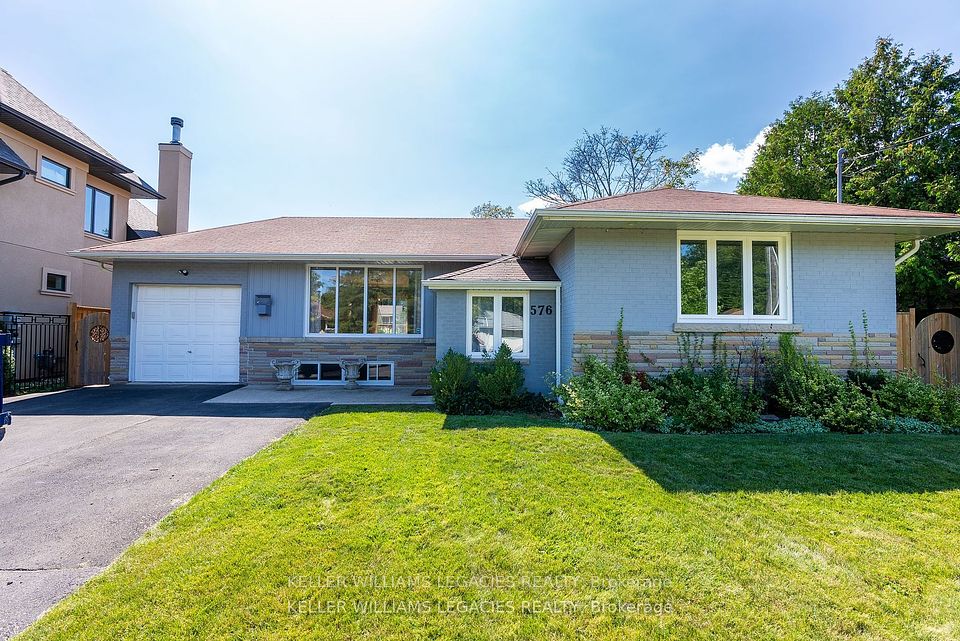 576 Stephens Crescent