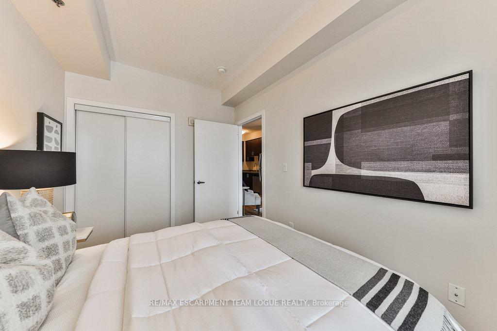 1 Bedroom Condo at 2490 Old Bronte,  Oakville For sale