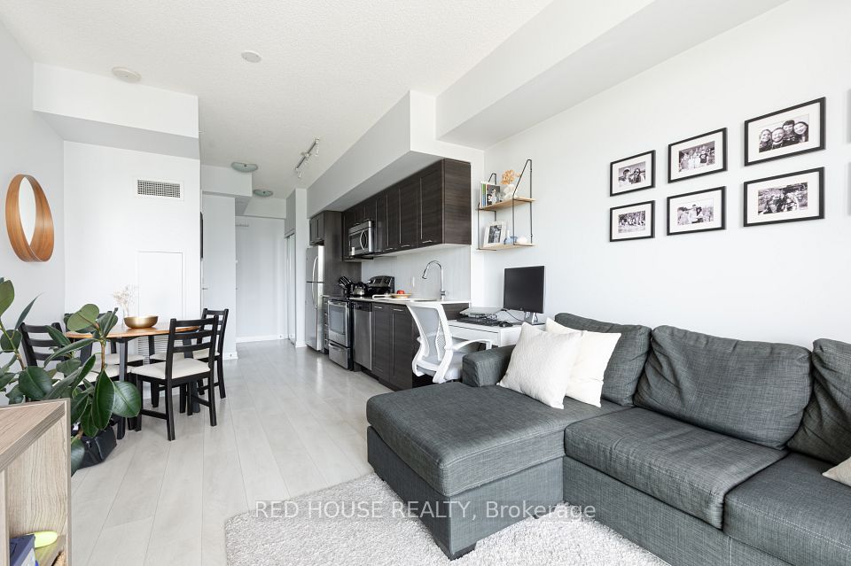 2200 Lakeshore
