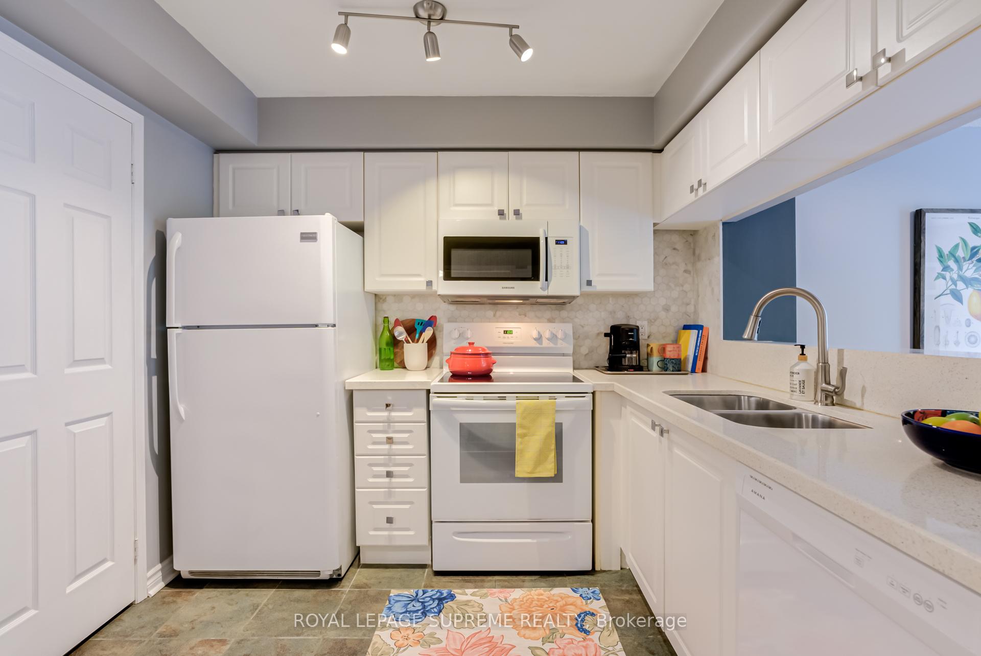 2 Bedrooms Condo at 190 Manitoba, Toronto For sale