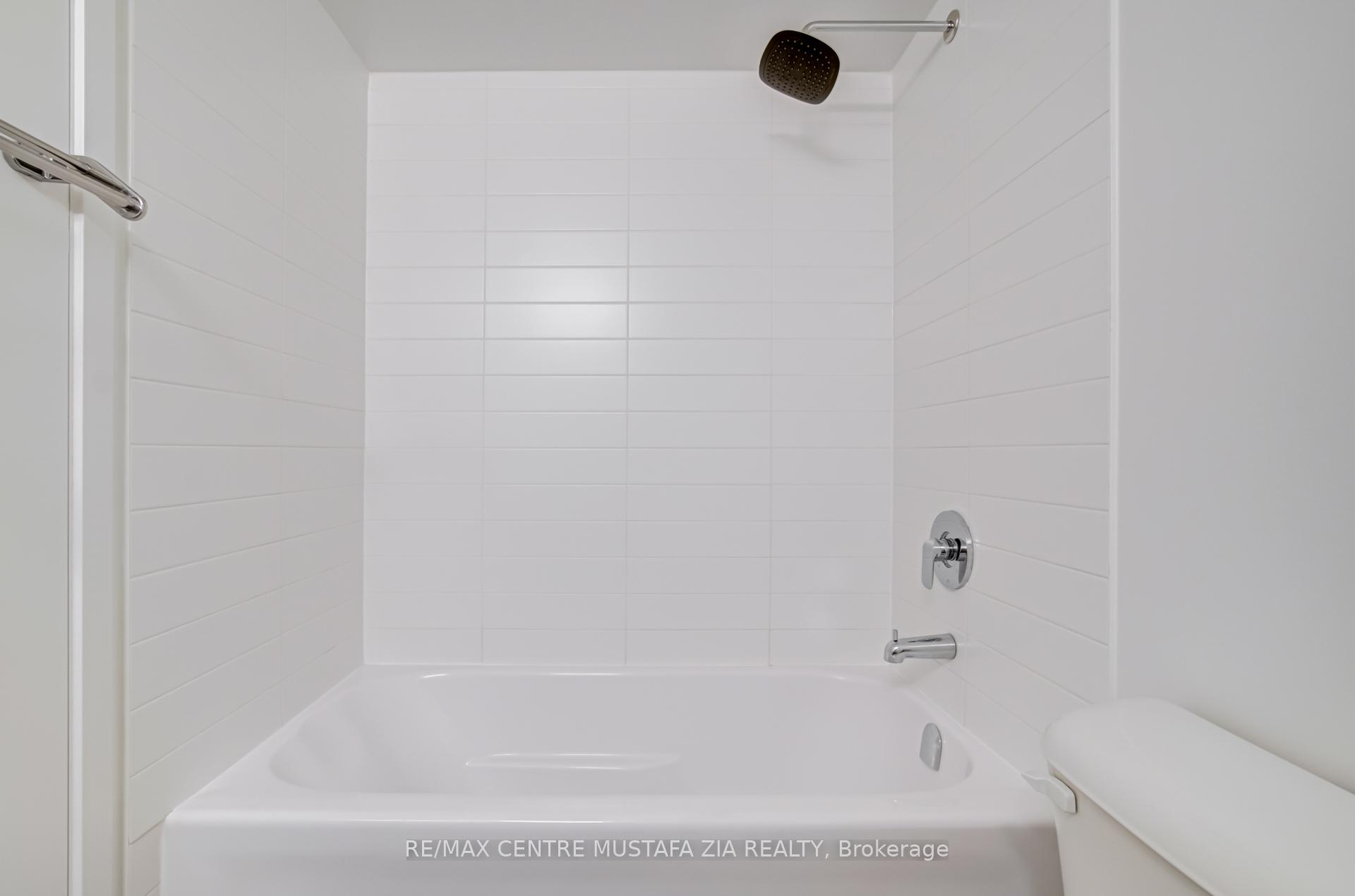 2 Bedrooms Condo at 1129 Cooke, Burlington For sale
