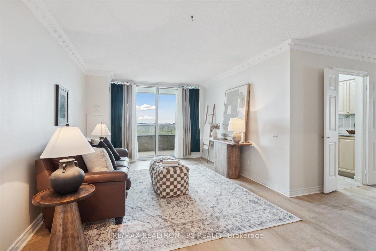 3 Bedrooms Condo at 61 Town Centre, Toronto For sale