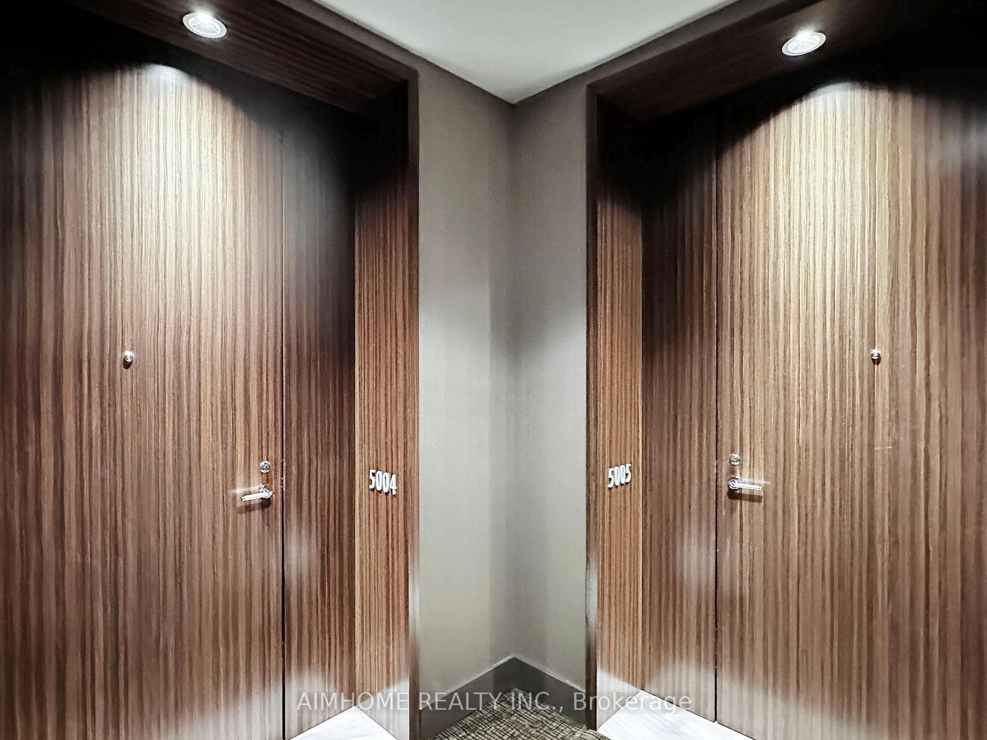 3 Bedrooms Condo at 180 University, Toronto For sale