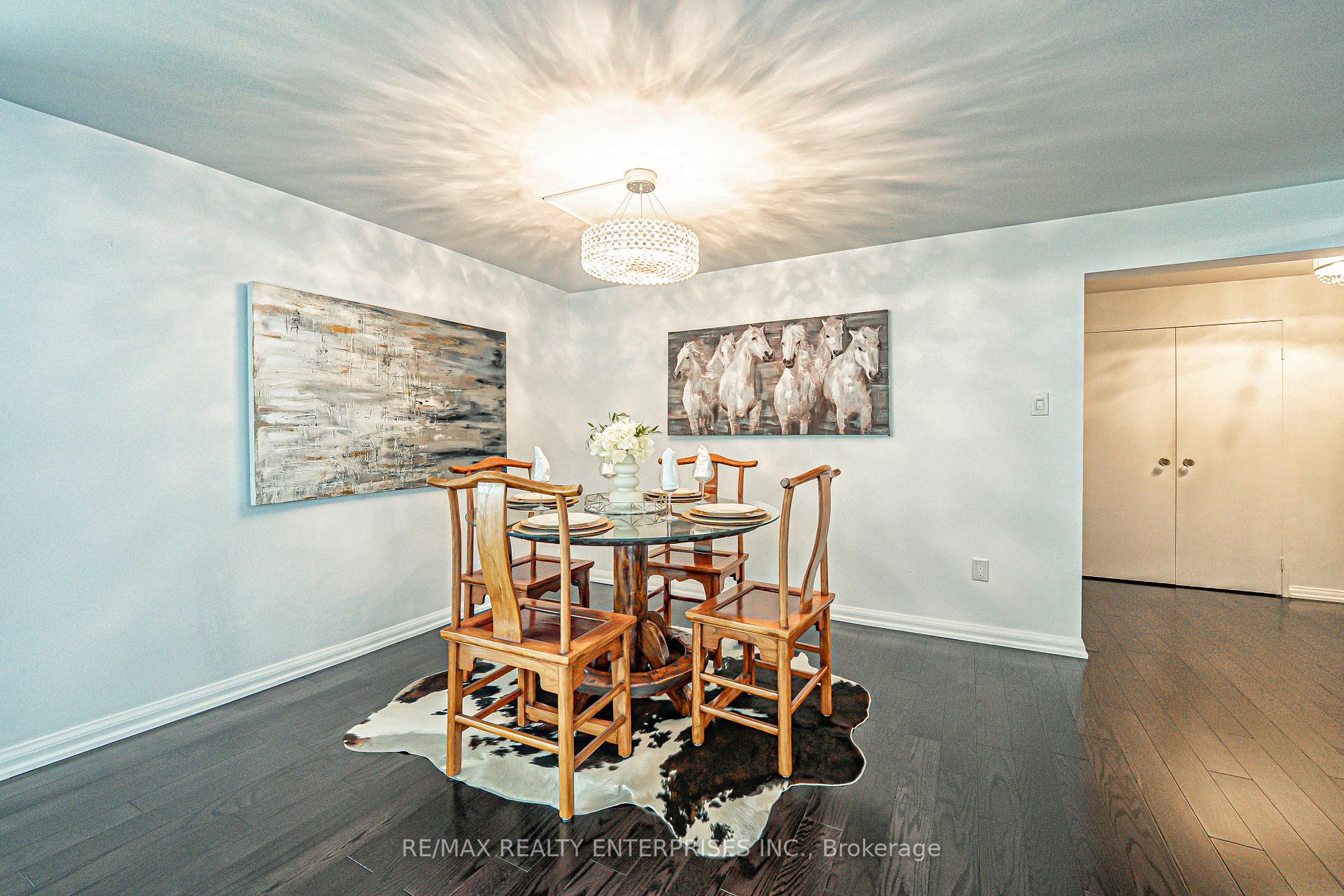 3 Bedrooms Condo at 1400 Dixie, Mississauga For sale