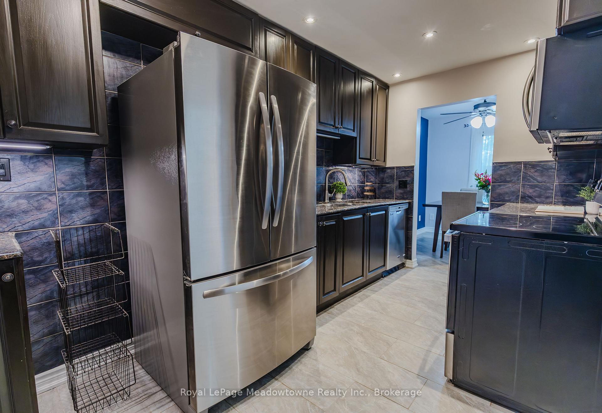 3 Bedrooms Condo at 6240 Montevideo, Mississauga For sale