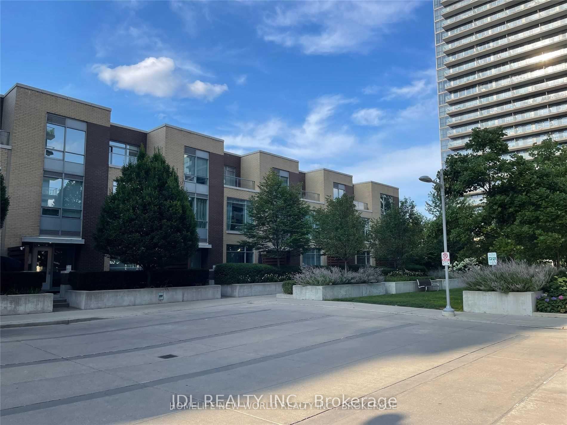 3 Bedrooms Condo at 25 Singer, Toronto For sale