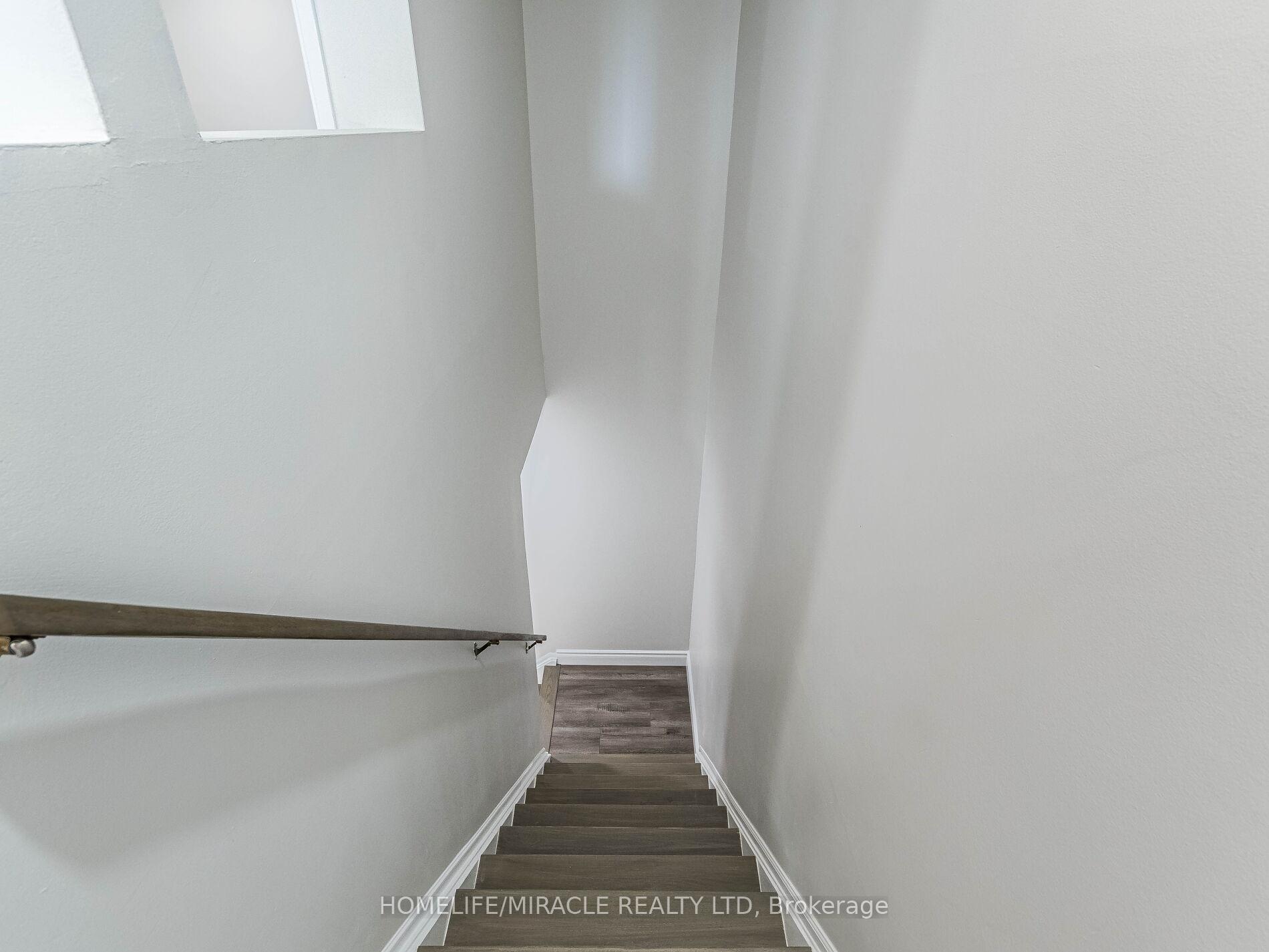 5 Bedrooms Condo at 180 Mississauga Valley, Mississauga For sale