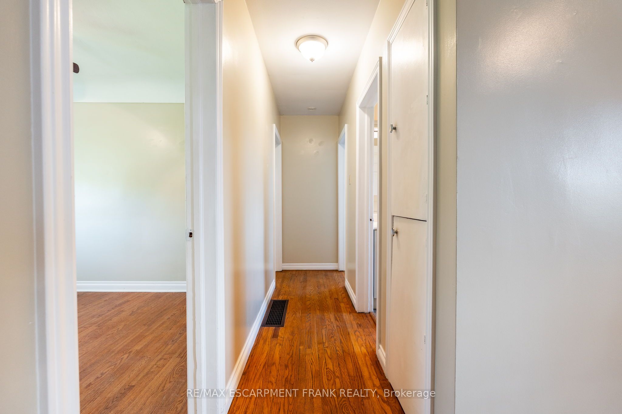 699 RYMAL Road W, Hamilton Gurnett