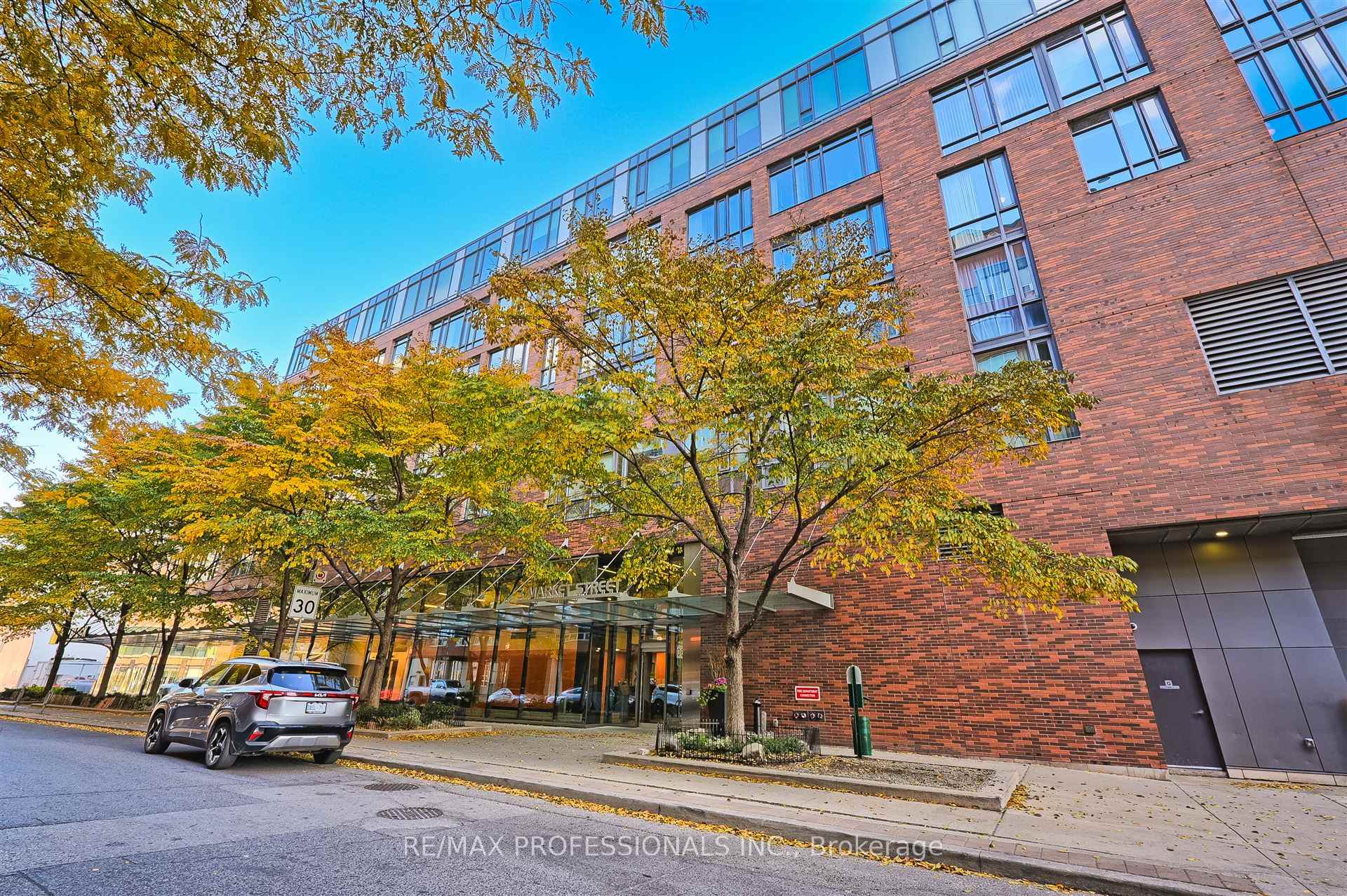 2 Bedrooms Condo at 3 Market, Toronto For sale