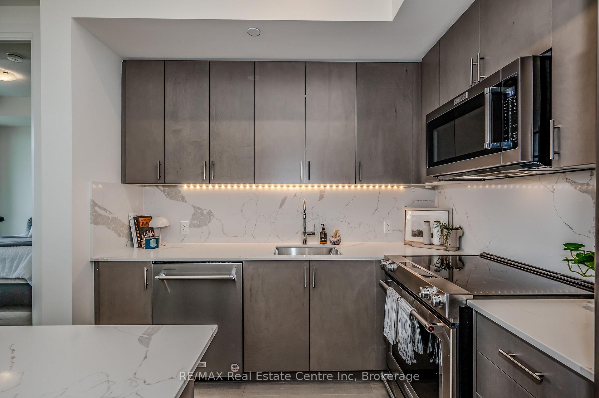 2 Bedrooms Condo at 9000 Jane, Vaughan For sale