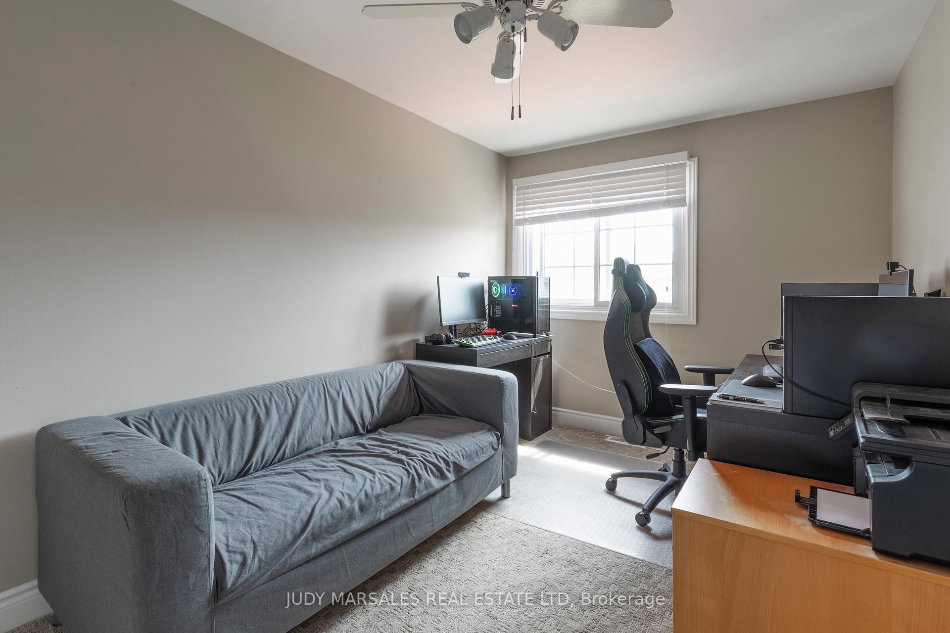 3 Bedrooms Condo at 3035 Glencrest, Burlington For sale