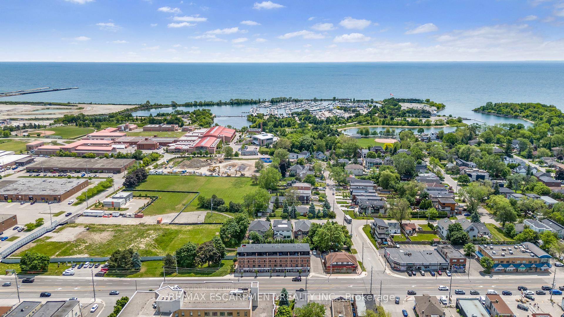 2 Bedrooms Condo at 760 Lakeshore, Mississauga For sale