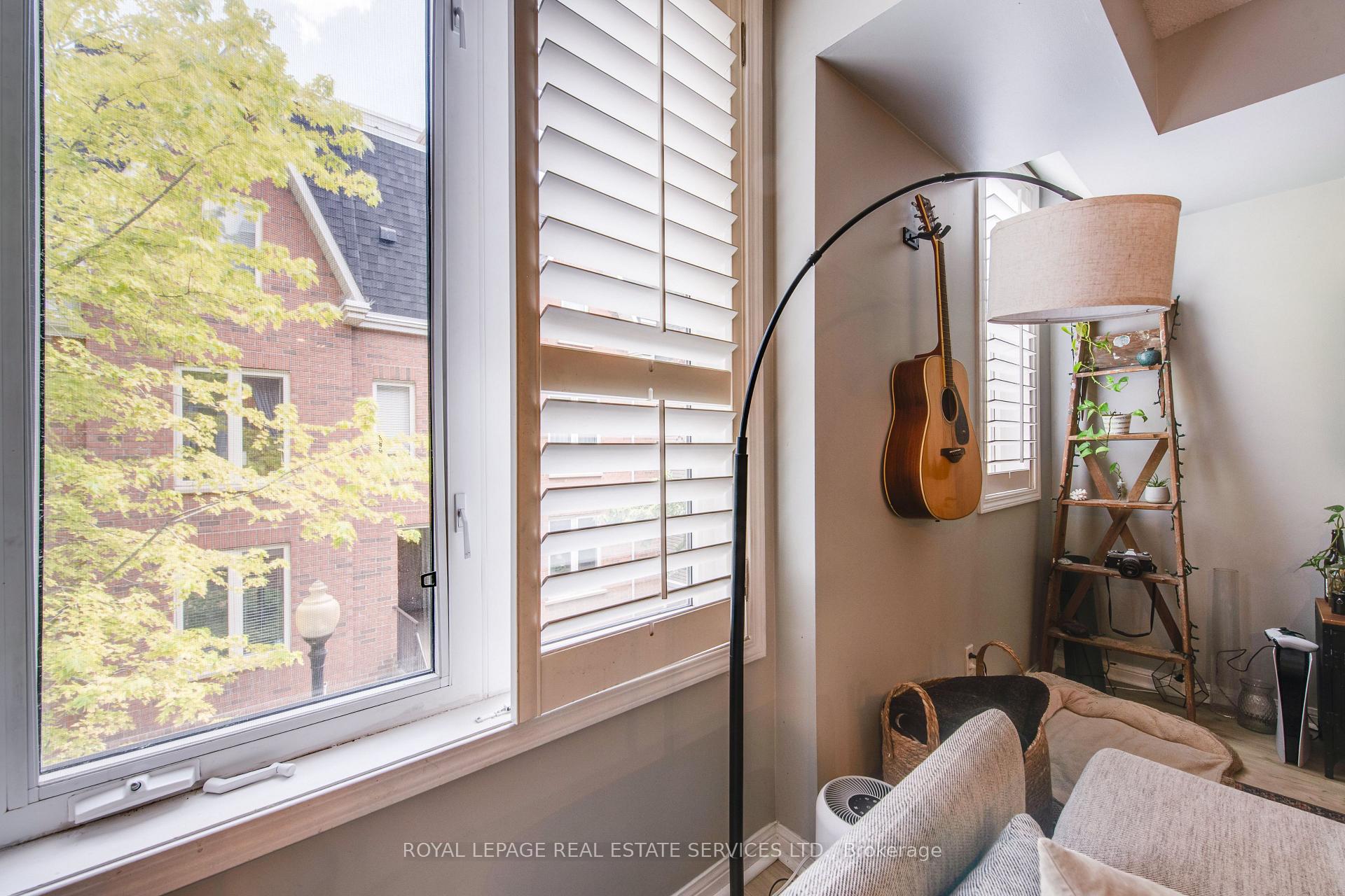 2 Bedrooms Condo at 29 canniff, Toronto For sale
