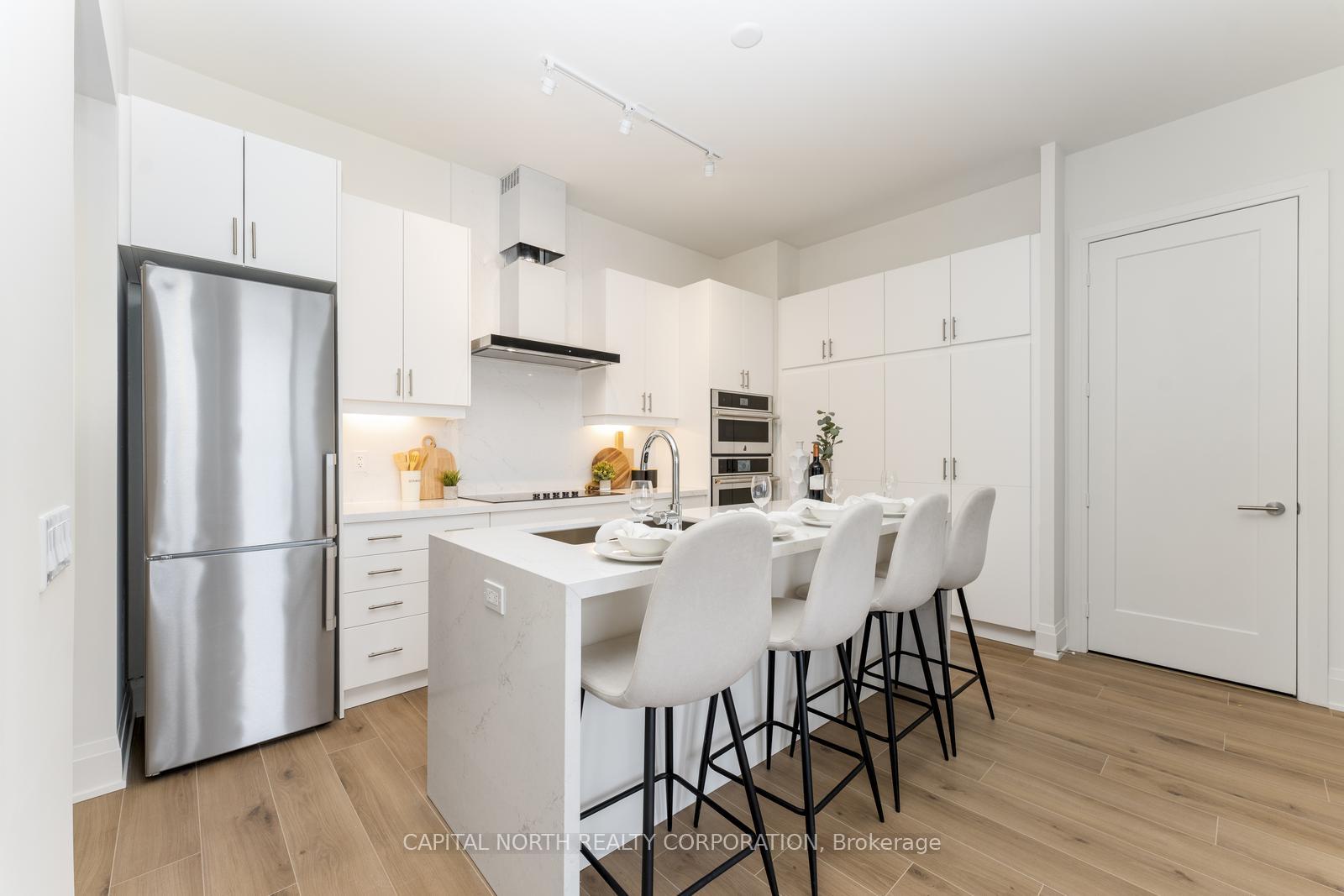 3 Bedrooms Condo at 509 Dundas,  Oakville For sale