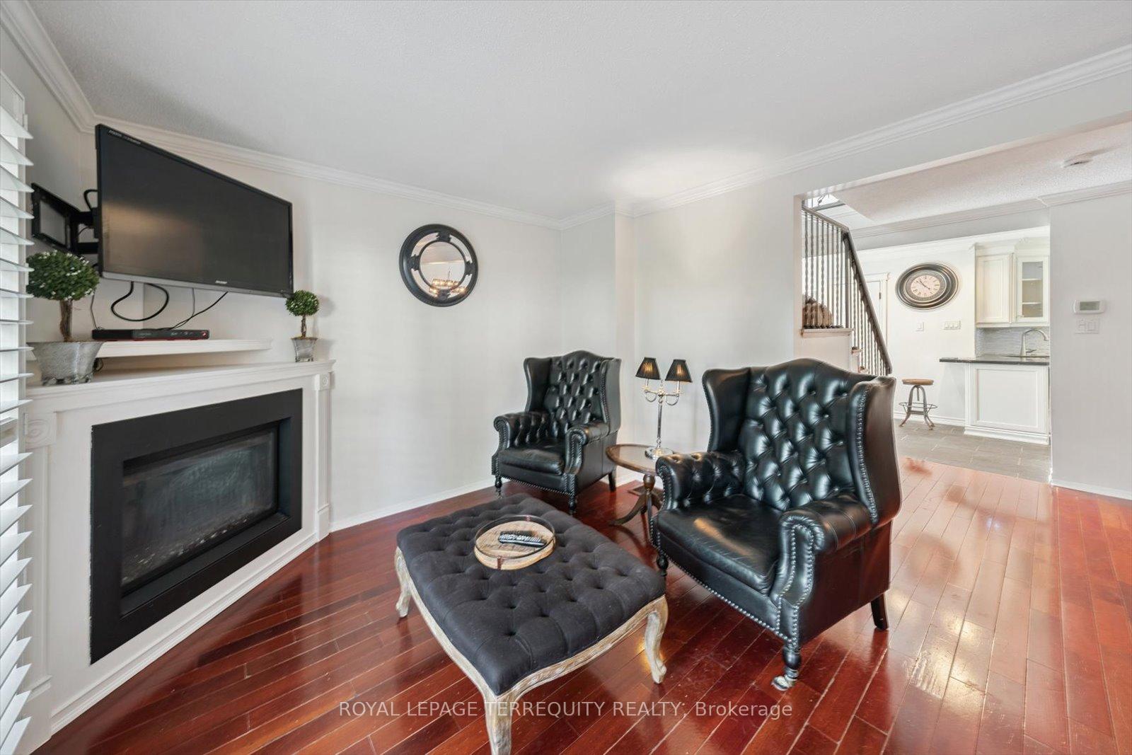 4 Bedrooms Condo at 1825 Hyde Mill, Mississauga For sale