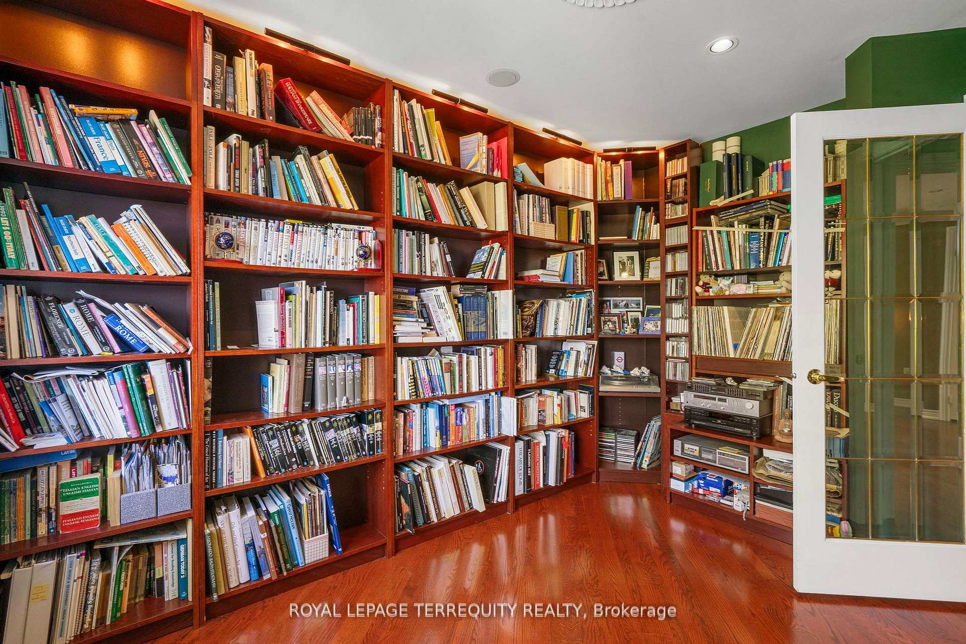 3 Bedrooms Condo at 197 La Rose, Toronto For sale