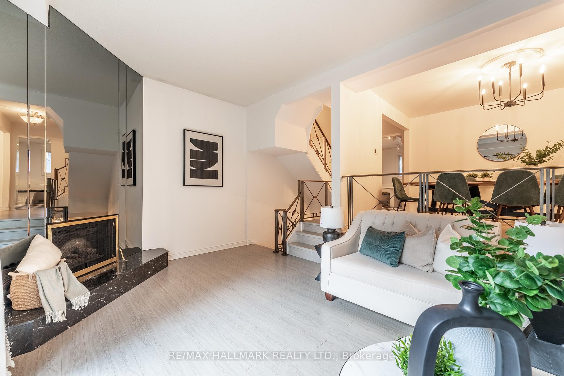 3 Bedrooms Condo at 60 Bards Walkway, Toronto For sale