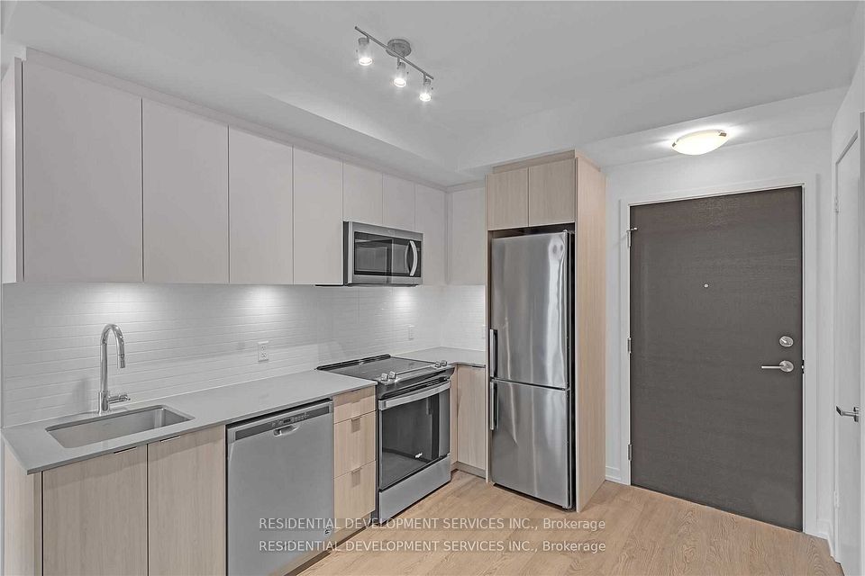 8868 Yonge