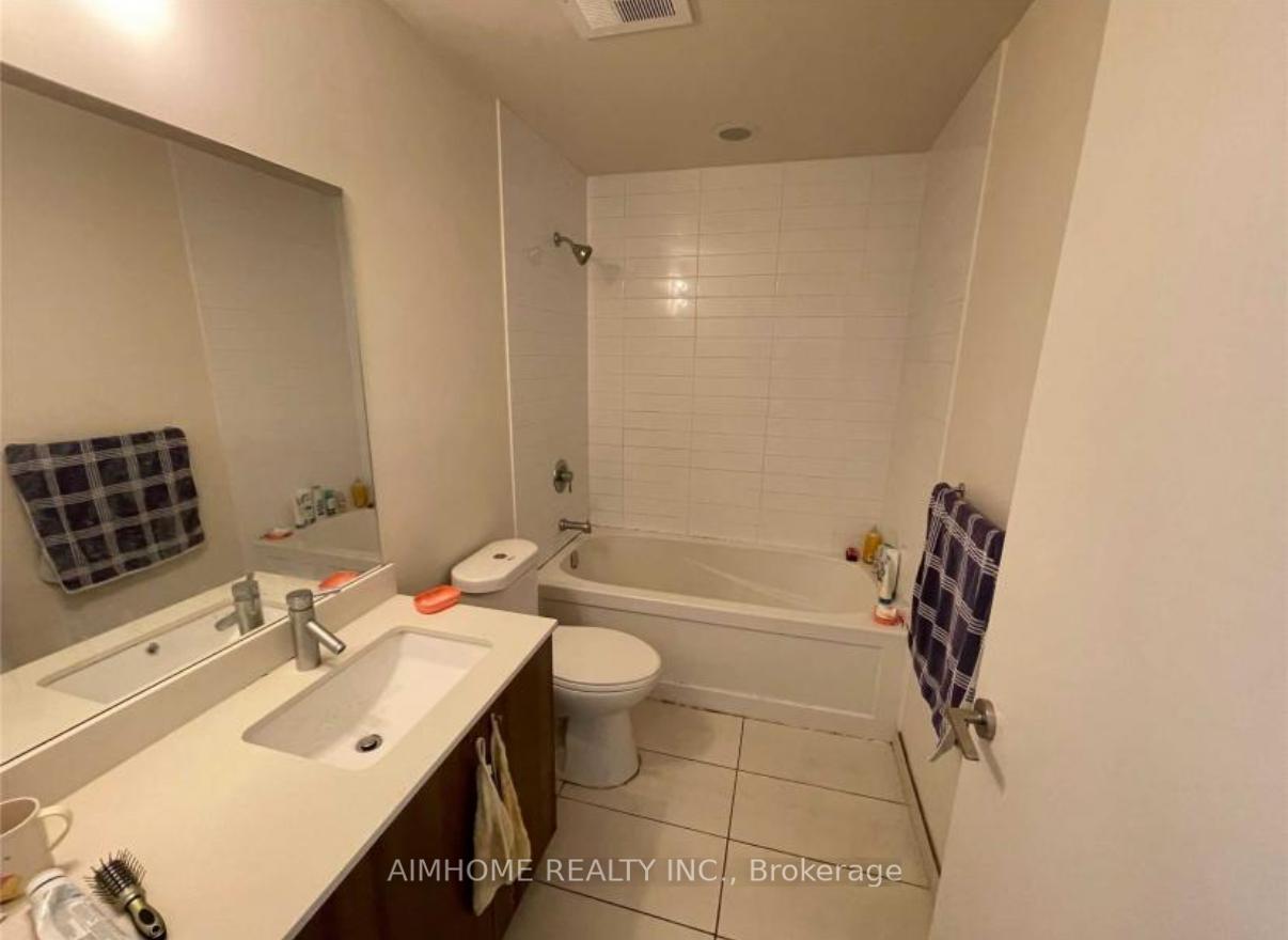 2 Bedrooms Condo at 30 Roehampton, Toronto For sale