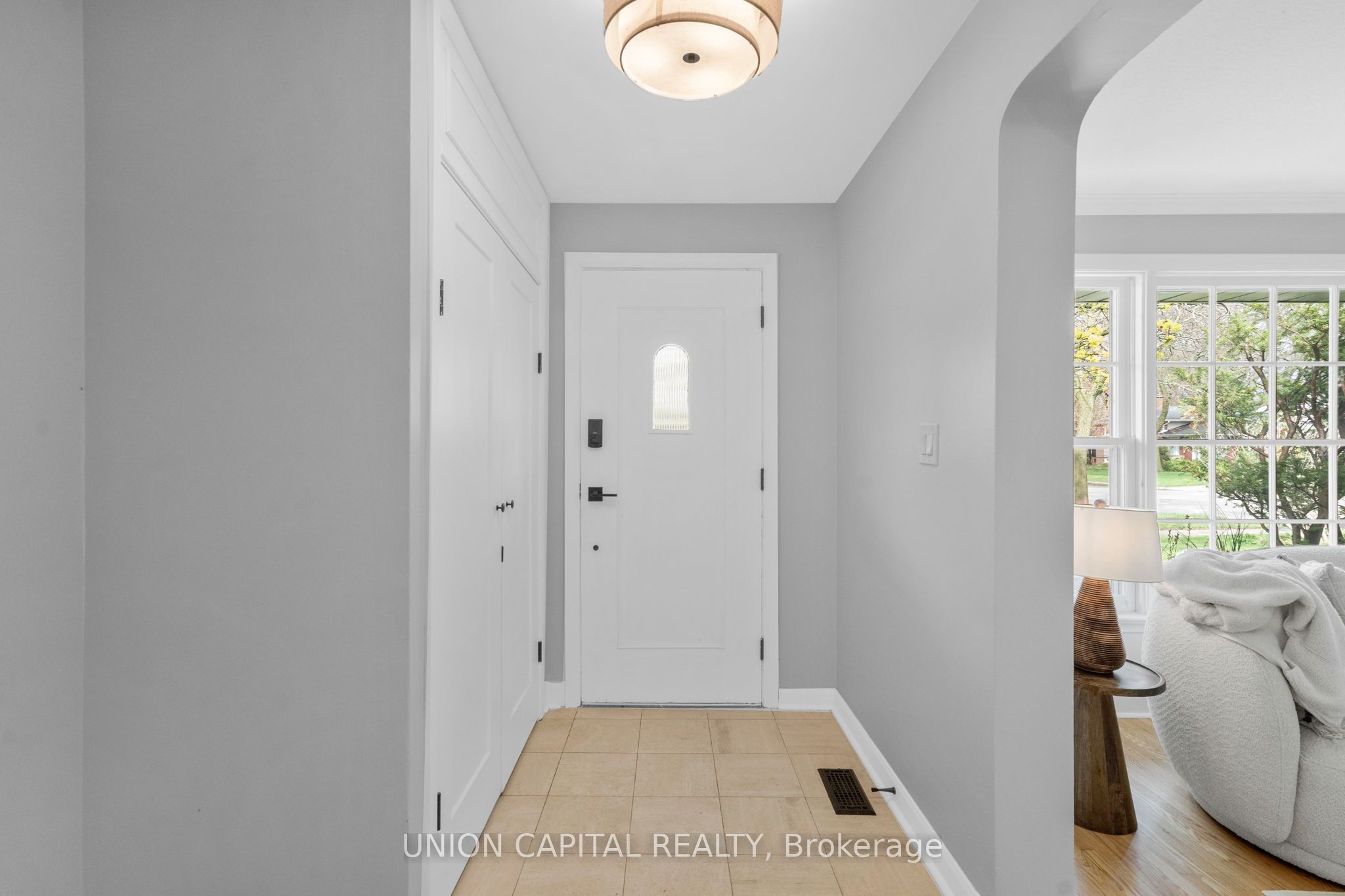9 Cathedral Bluffs Drive, Toronto, ON M1M 2T6
