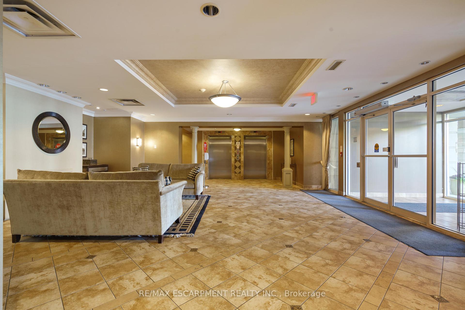 2 Bedrooms Condo at 4000 Creekside, Hamilton For sale