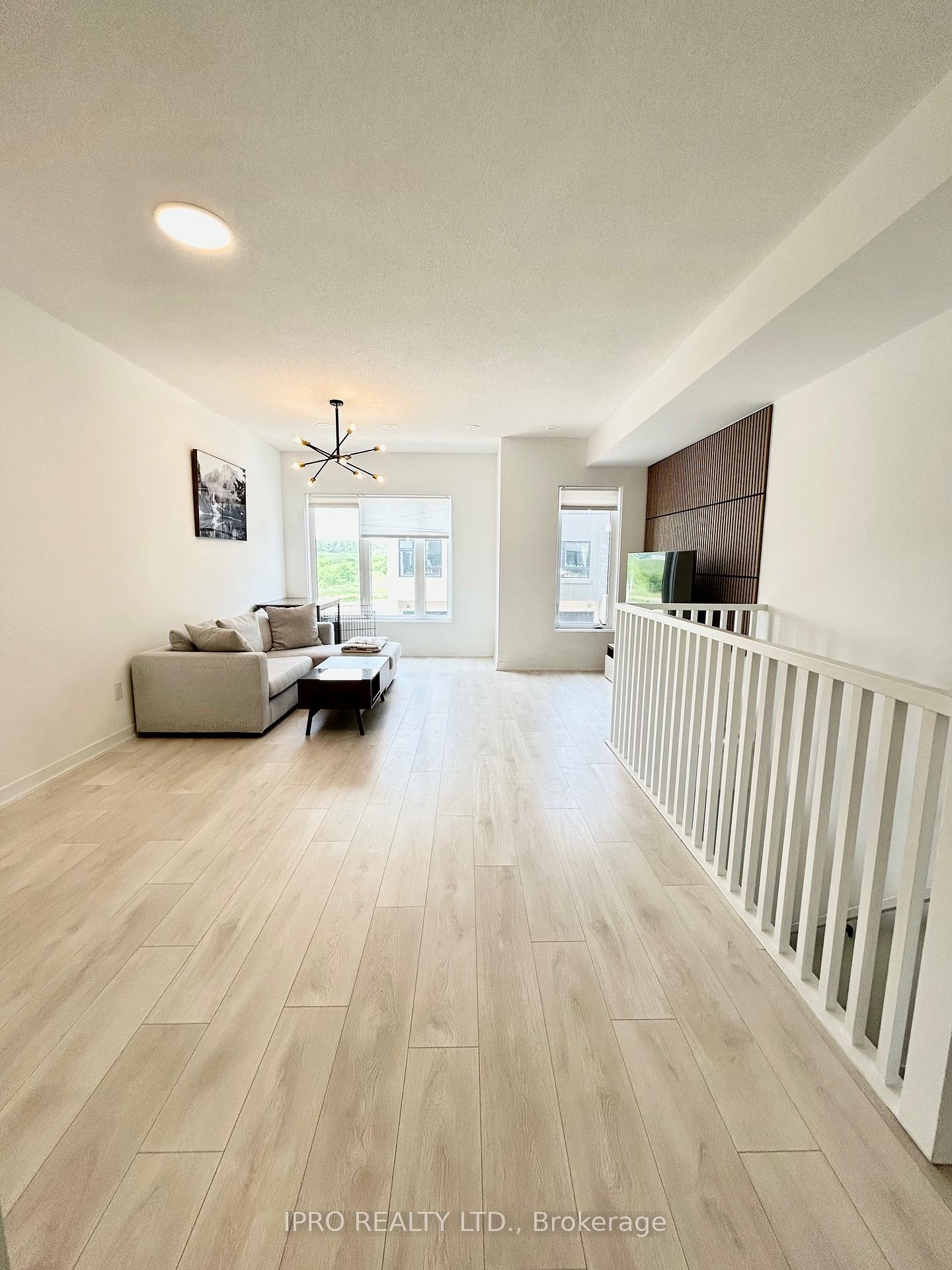 3 Bedrooms Condo at 1095 Cooke, Burlington For sale
