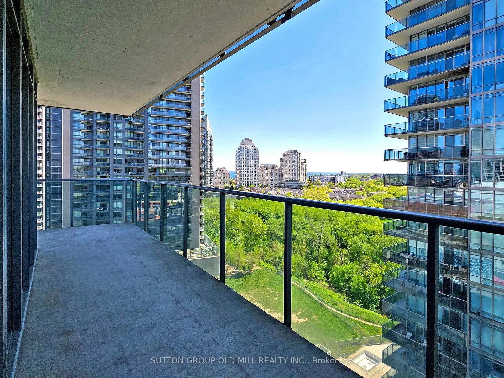 3 Bedrooms Condo at 90 Park Lawn, Toronto For sale