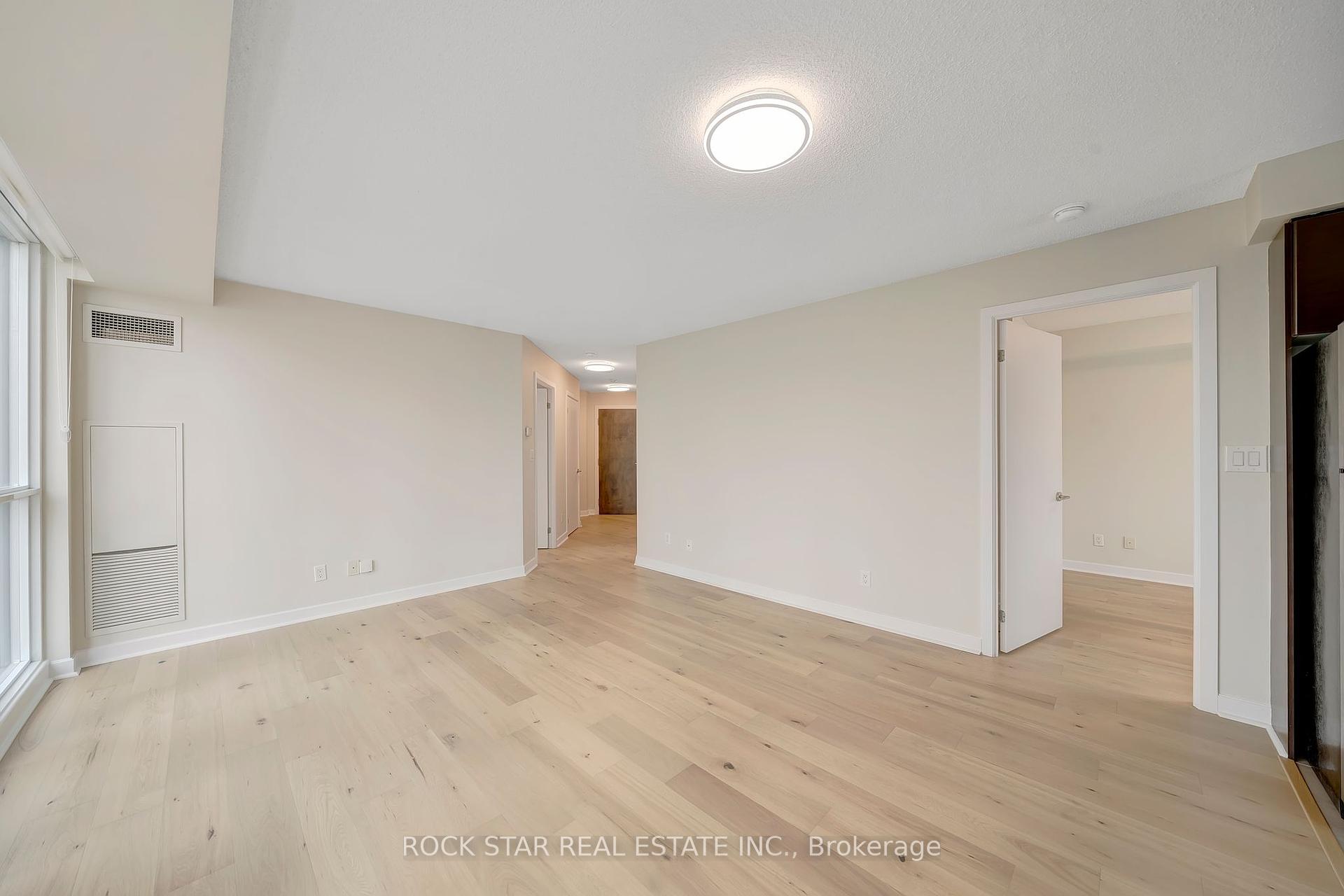 2 Bedrooms Condo at 18 Harbour,  Toronto For sale