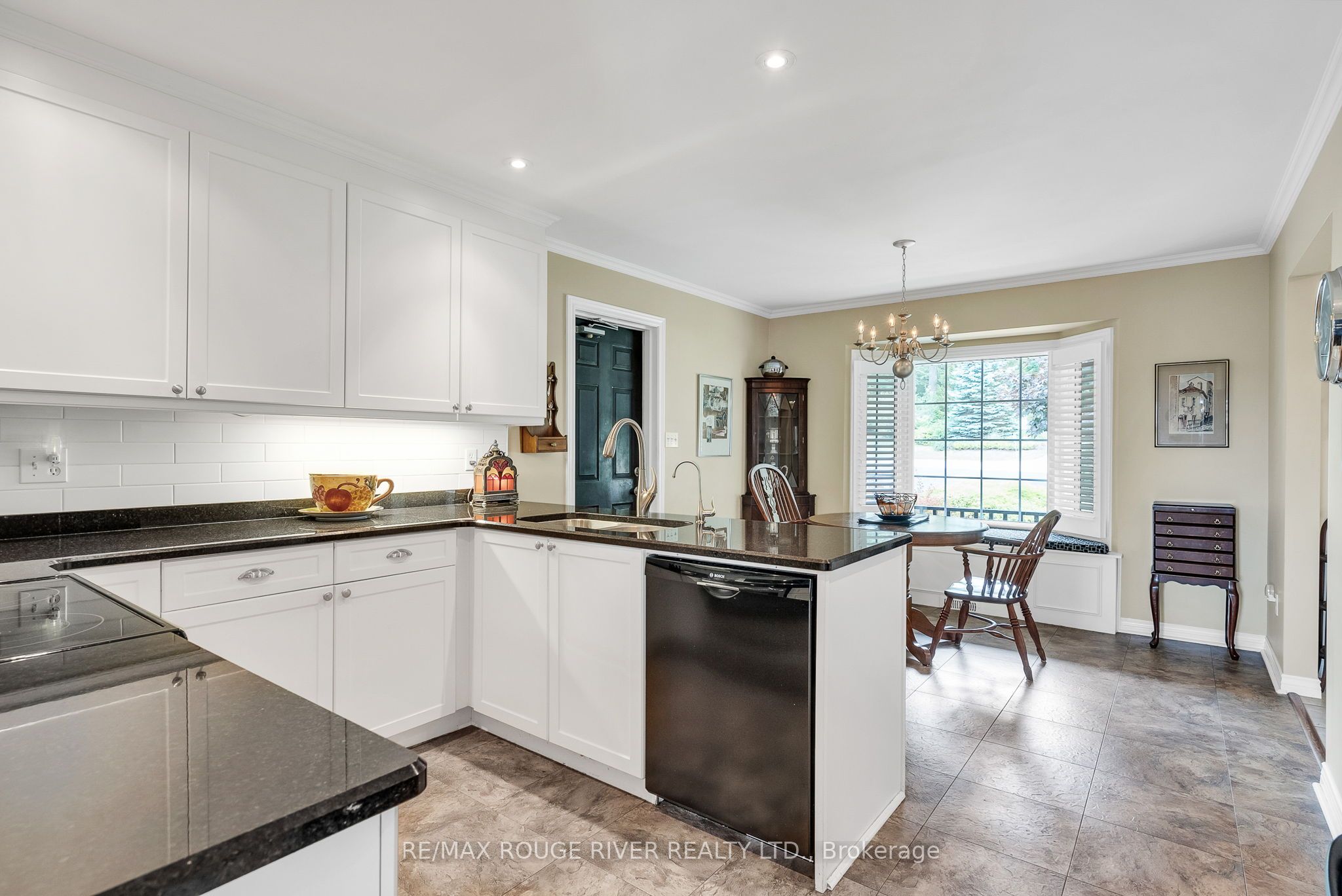 8 Sunrise Court