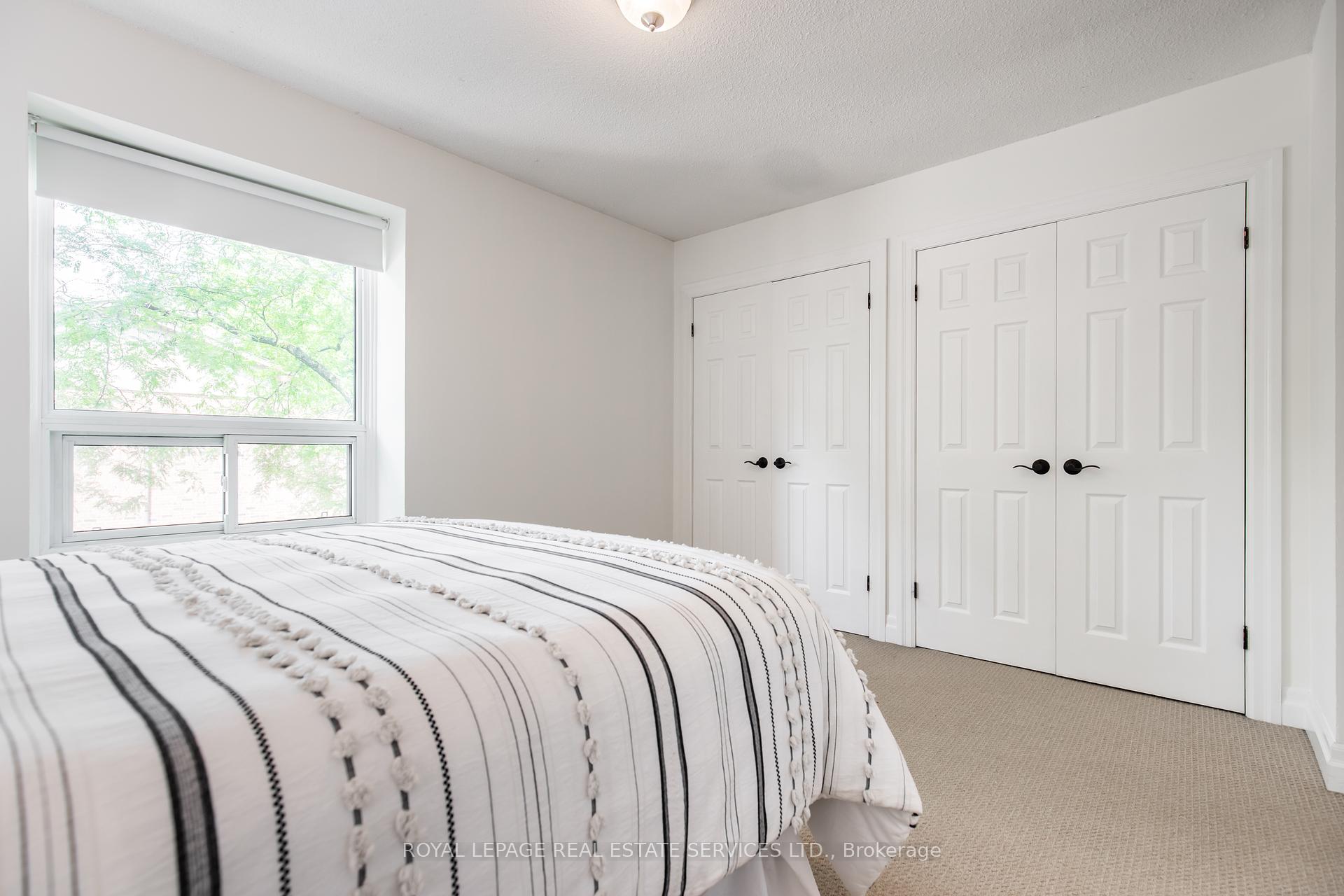 3 Bedrooms Condo at 3122 Lakeshore, Oakville For sale
