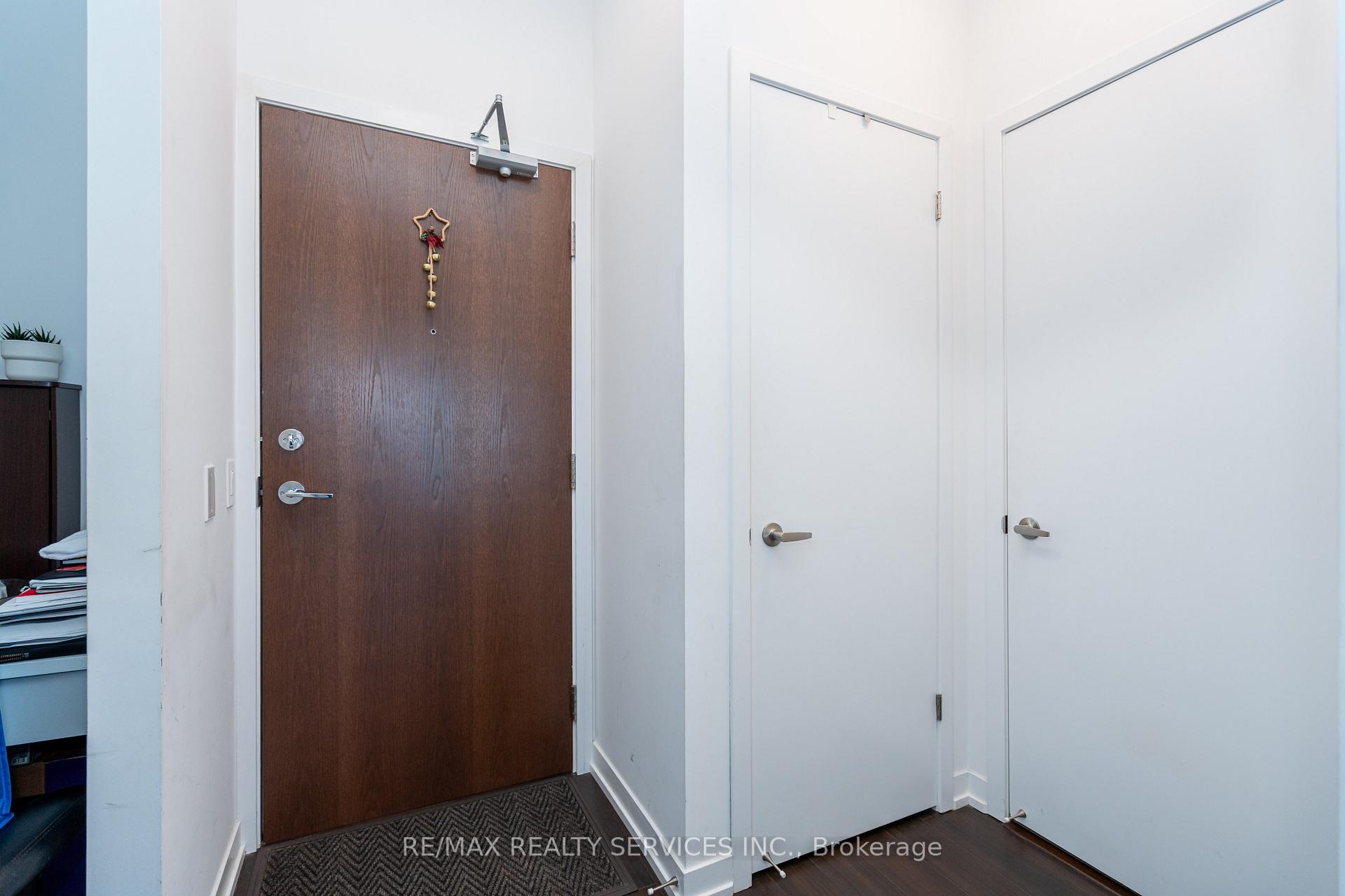 1 Bedroom Condo at 2560 Eglinton, Mississauga For sale