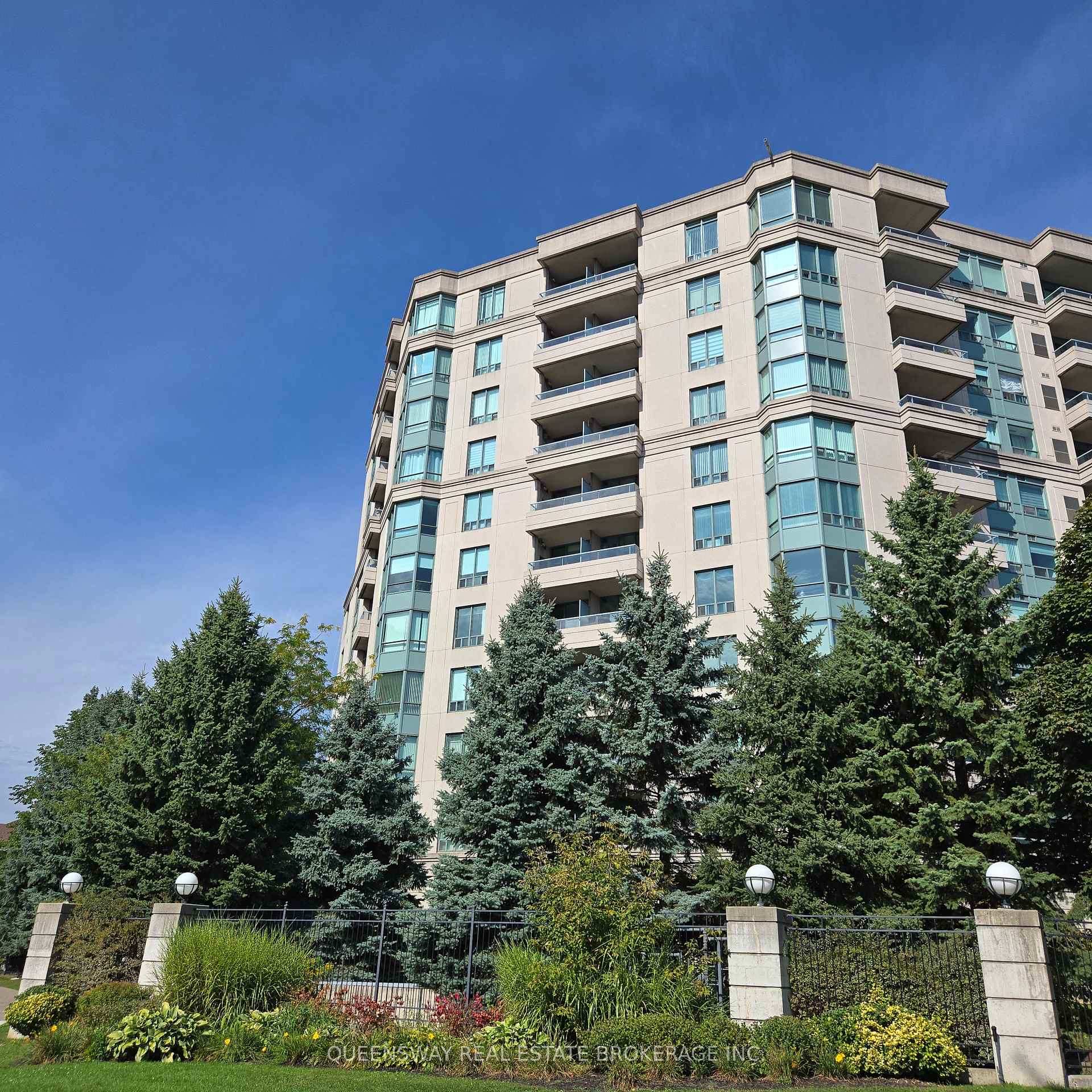 2 Bedrooms Condo at 1 Emerald, Vaughan For sale