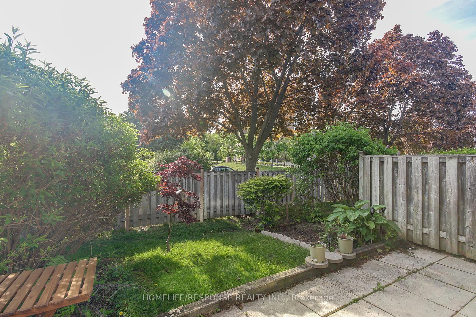 3 Bedrooms Condo at 2120 RATHBURN, Mississauga For sale