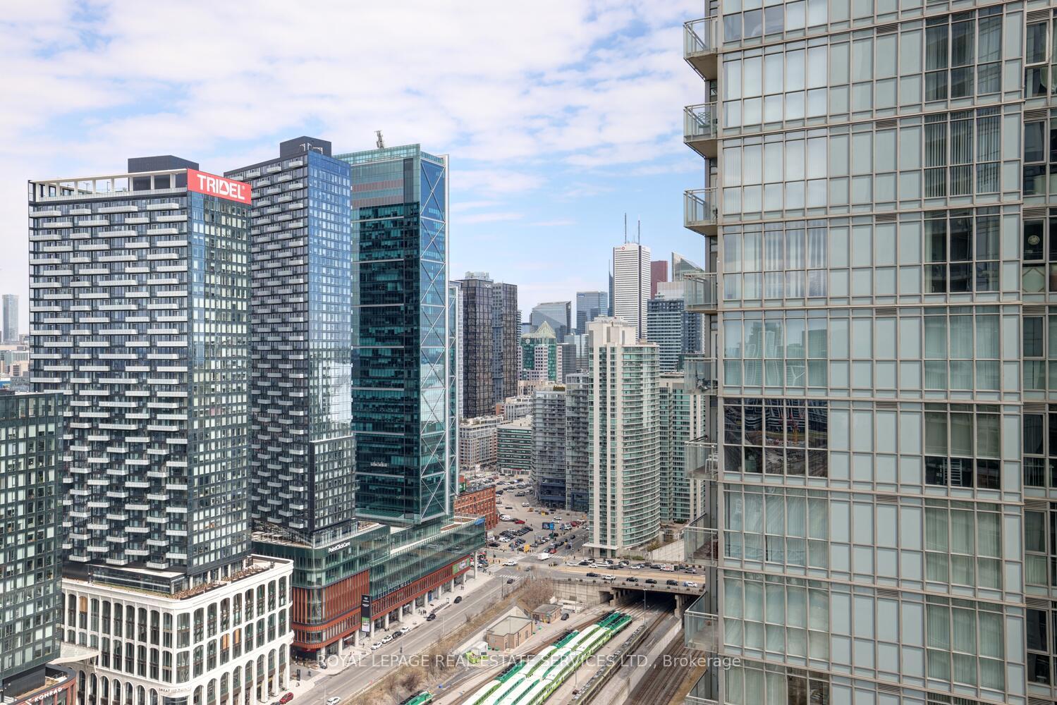 1 Bedroom Condo at 21 Iceboat,  Toronto For sale