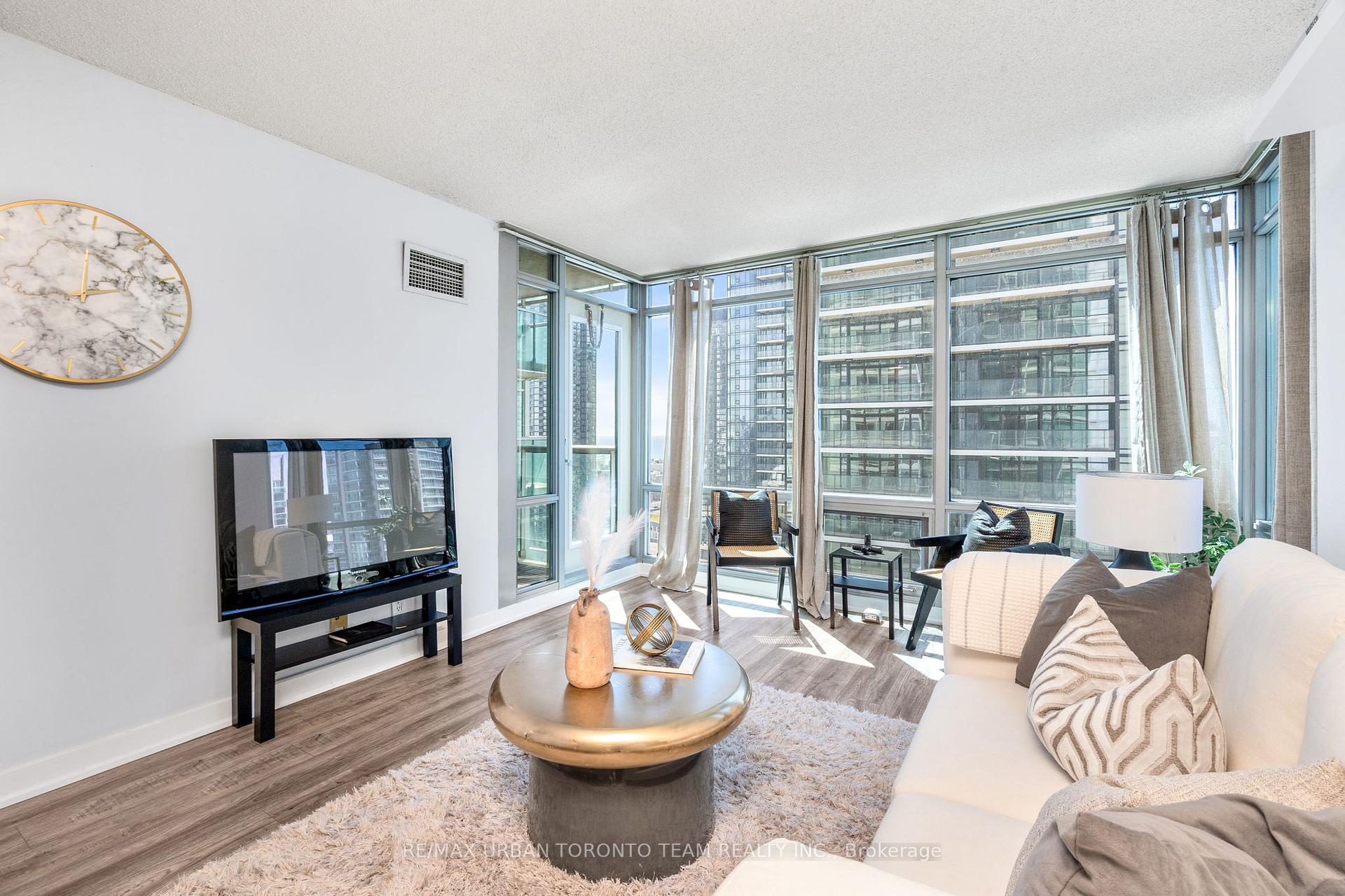 3 Bedrooms Condo at 81 Navy Wharf,  Toronto For sale