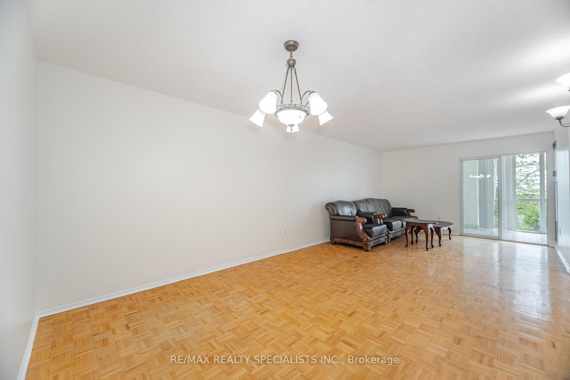 3 Bedrooms Co-op at 350 Webb, Mississauga For sale