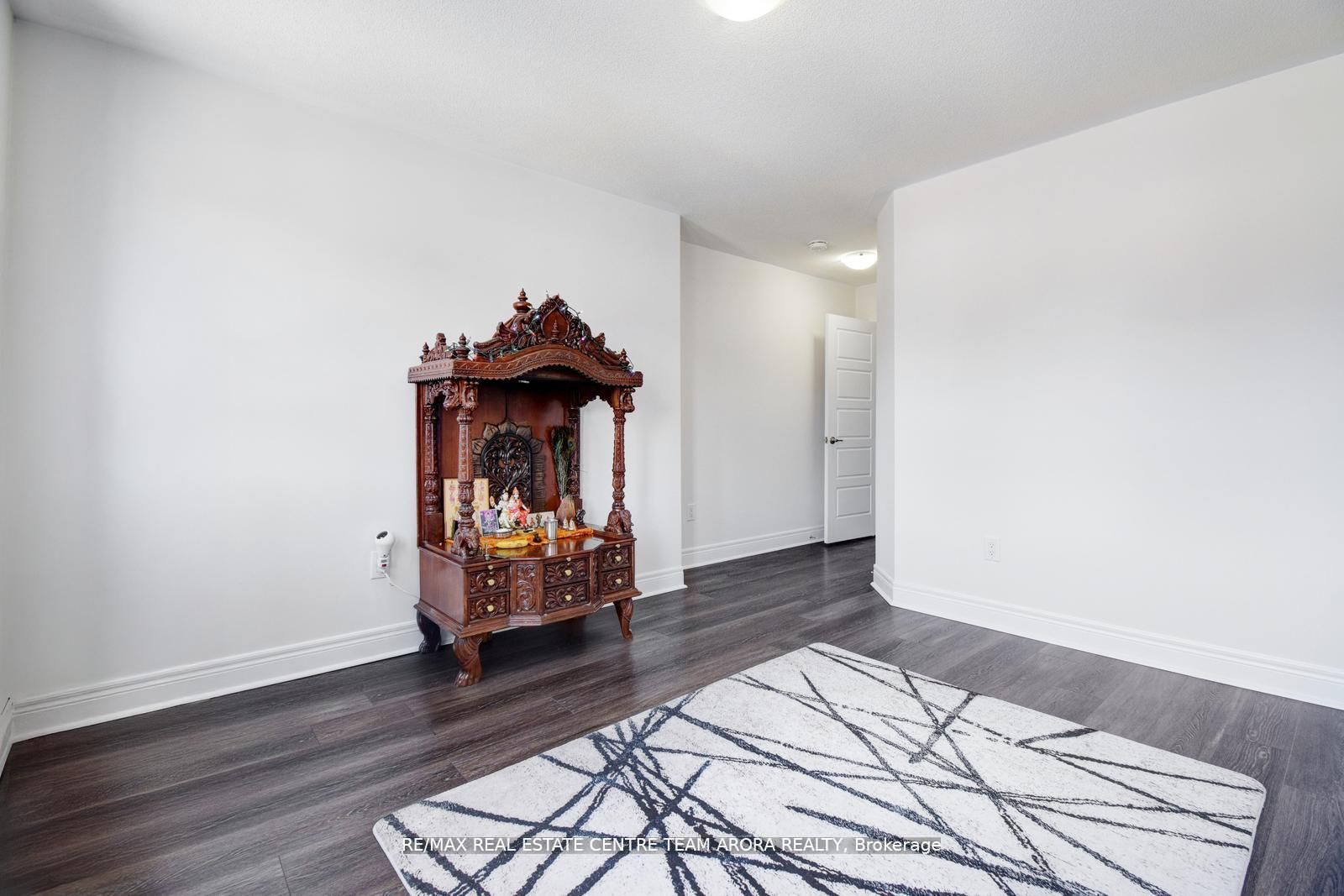 38 Rosewell Crescent