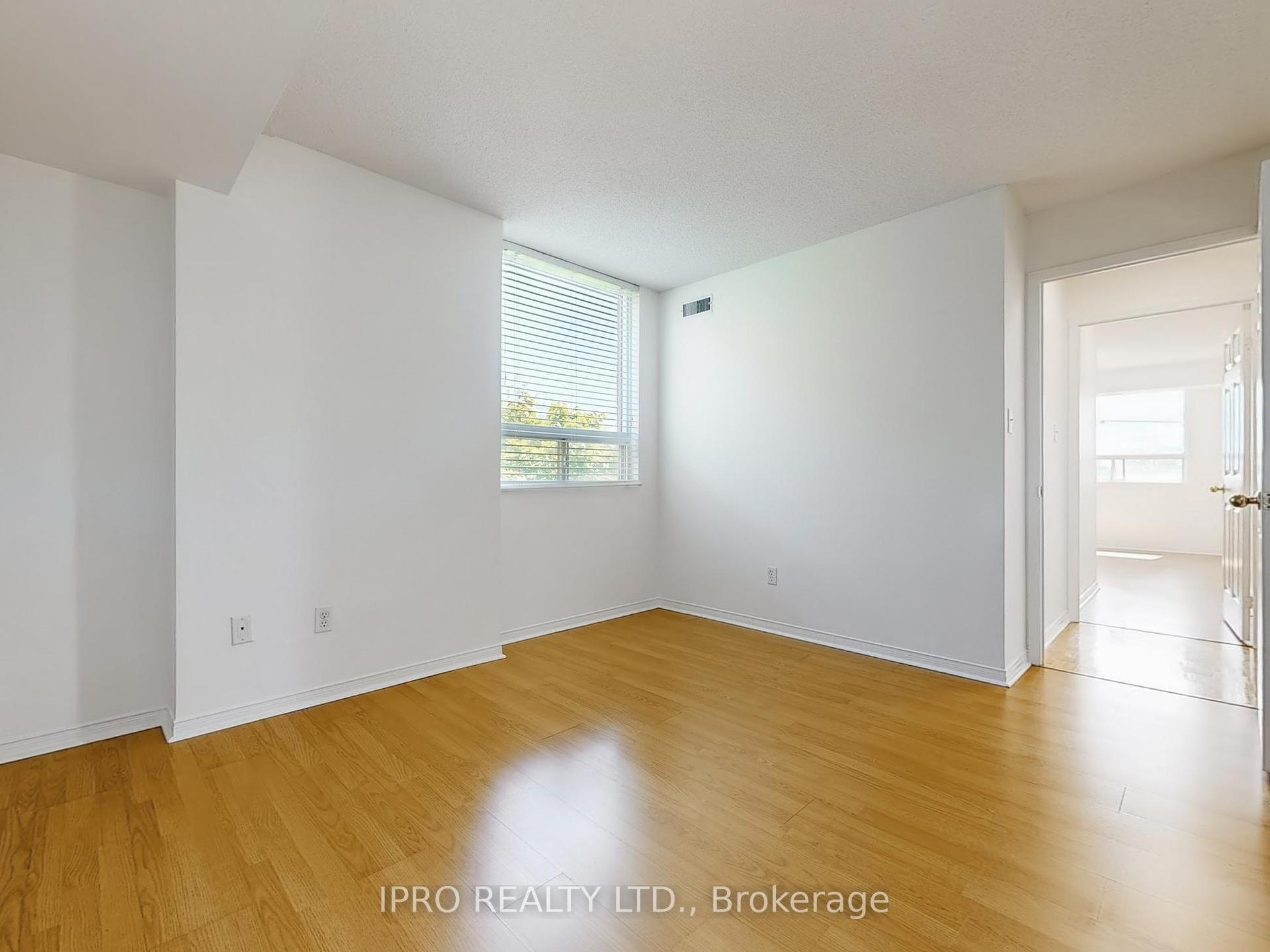 2 Bedrooms Condo at 32 Tannery, Mississauga For sale