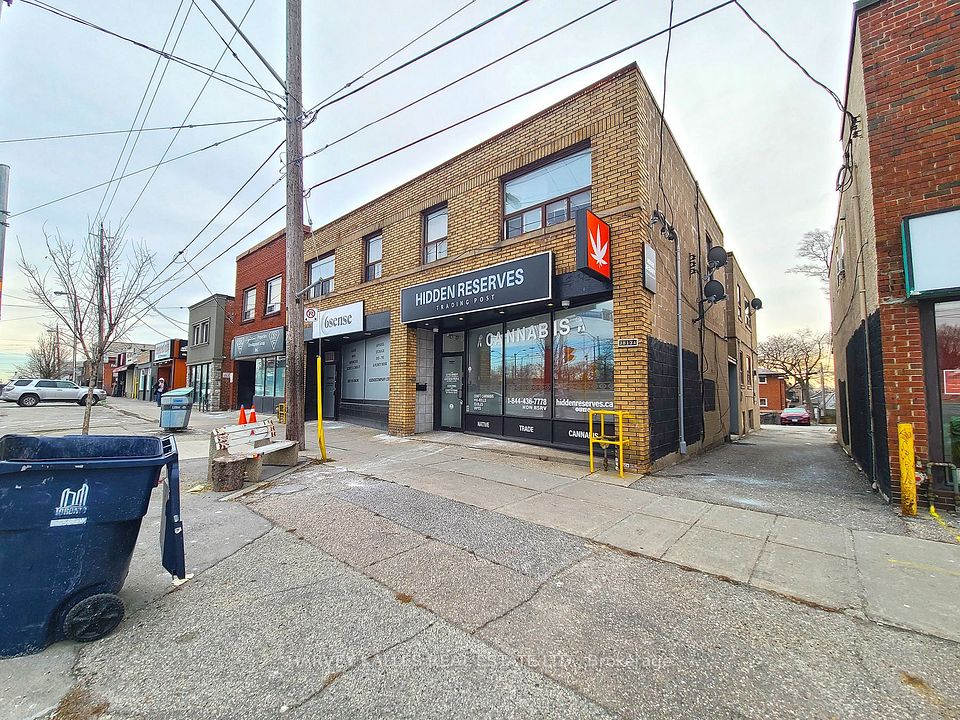 3813 Lake Shore