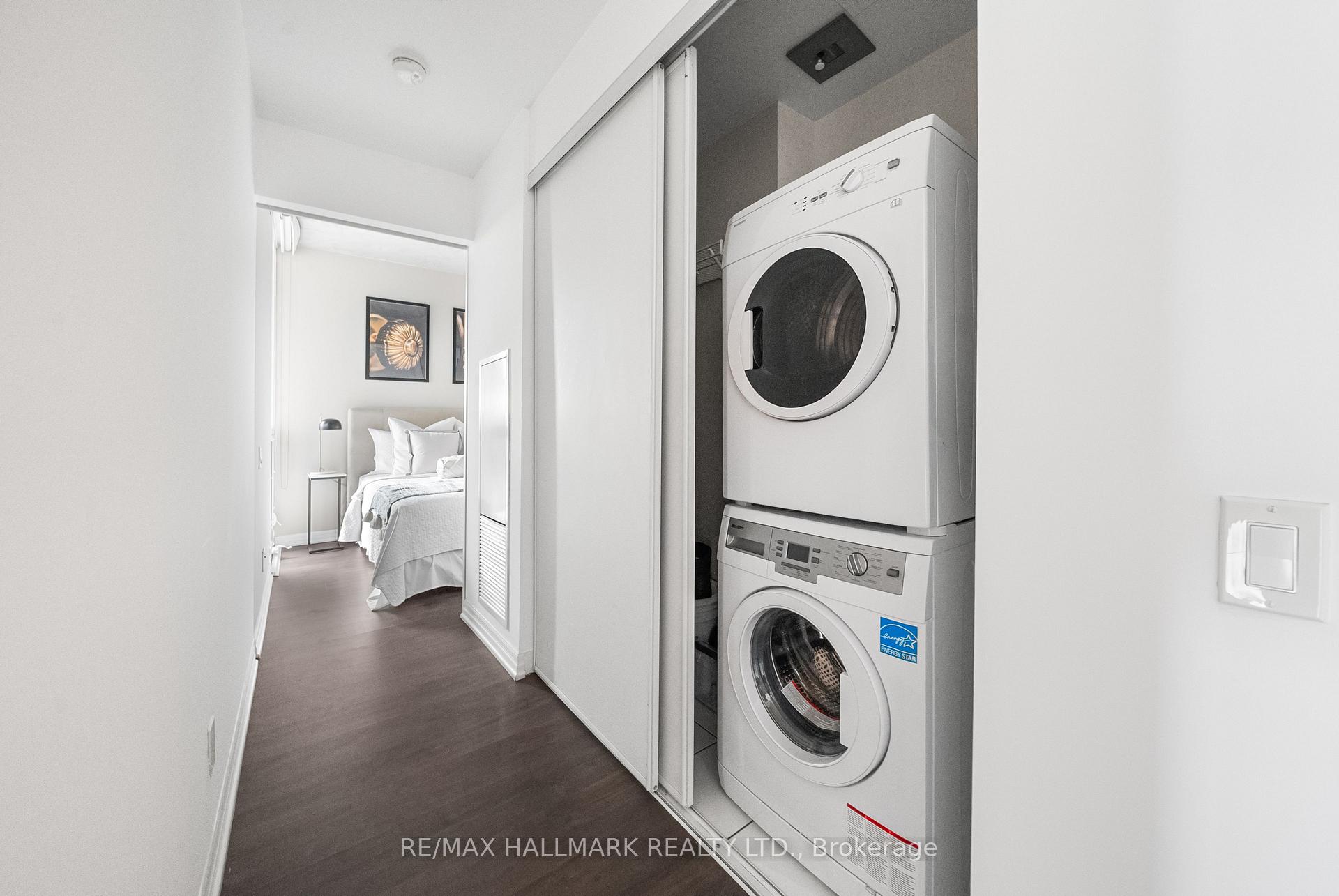 2 Bedrooms Condo at 88 Blue Jays, Toronto For sale
