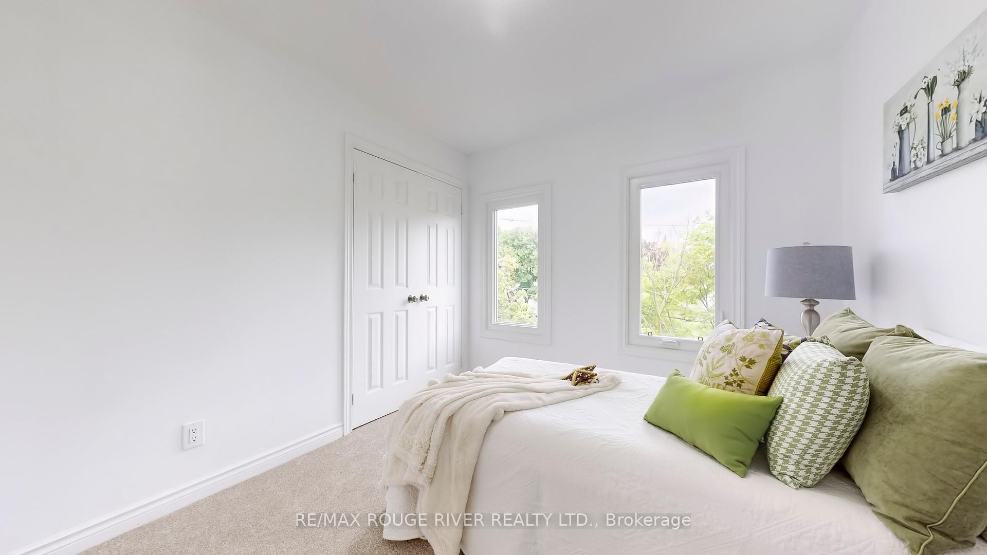 3 Bedrooms Condo at 2 Dowry, Toronto For sale