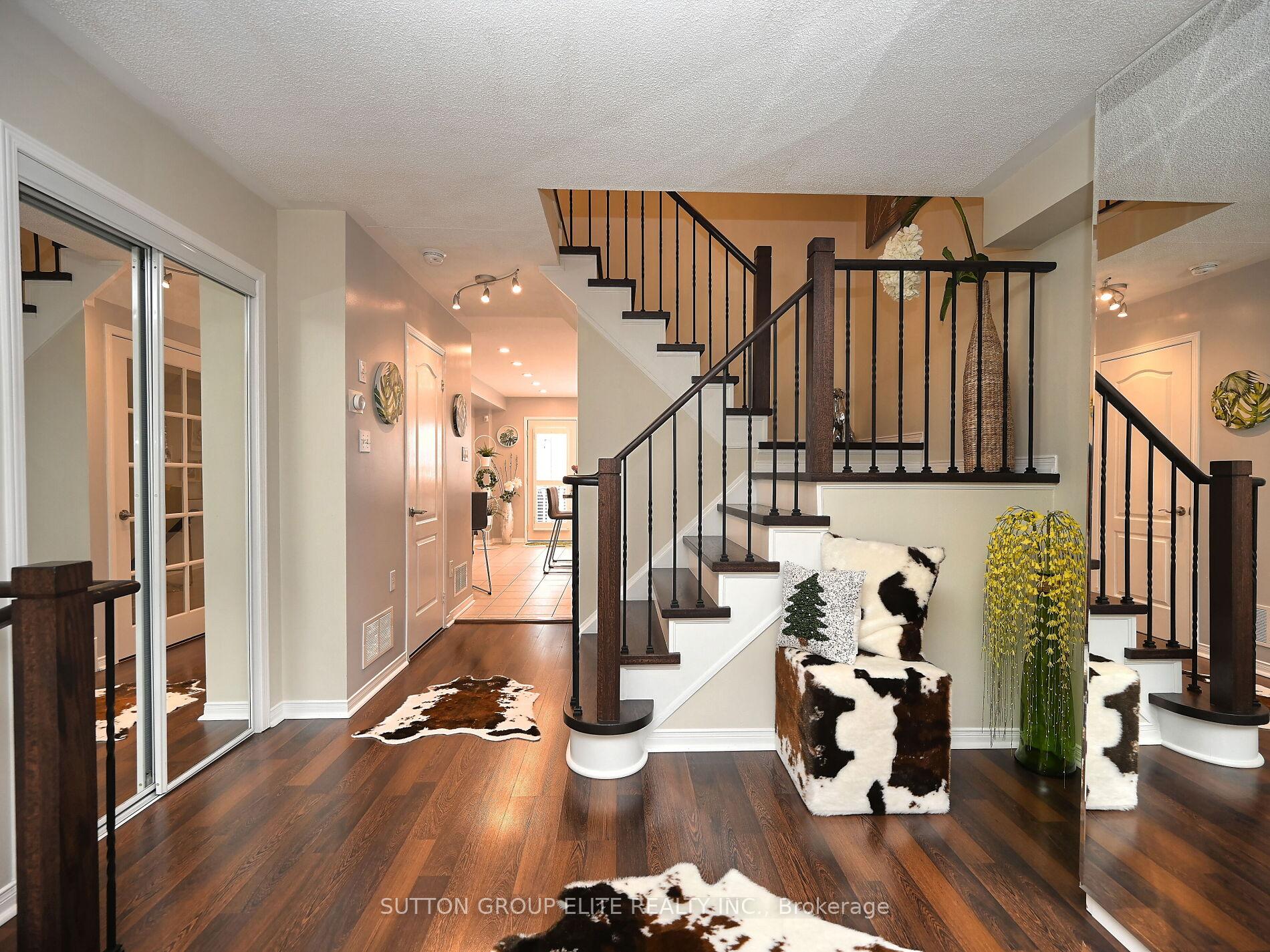 3 Bedrooms Condo at 601 Shoreline, Mississauga For sale