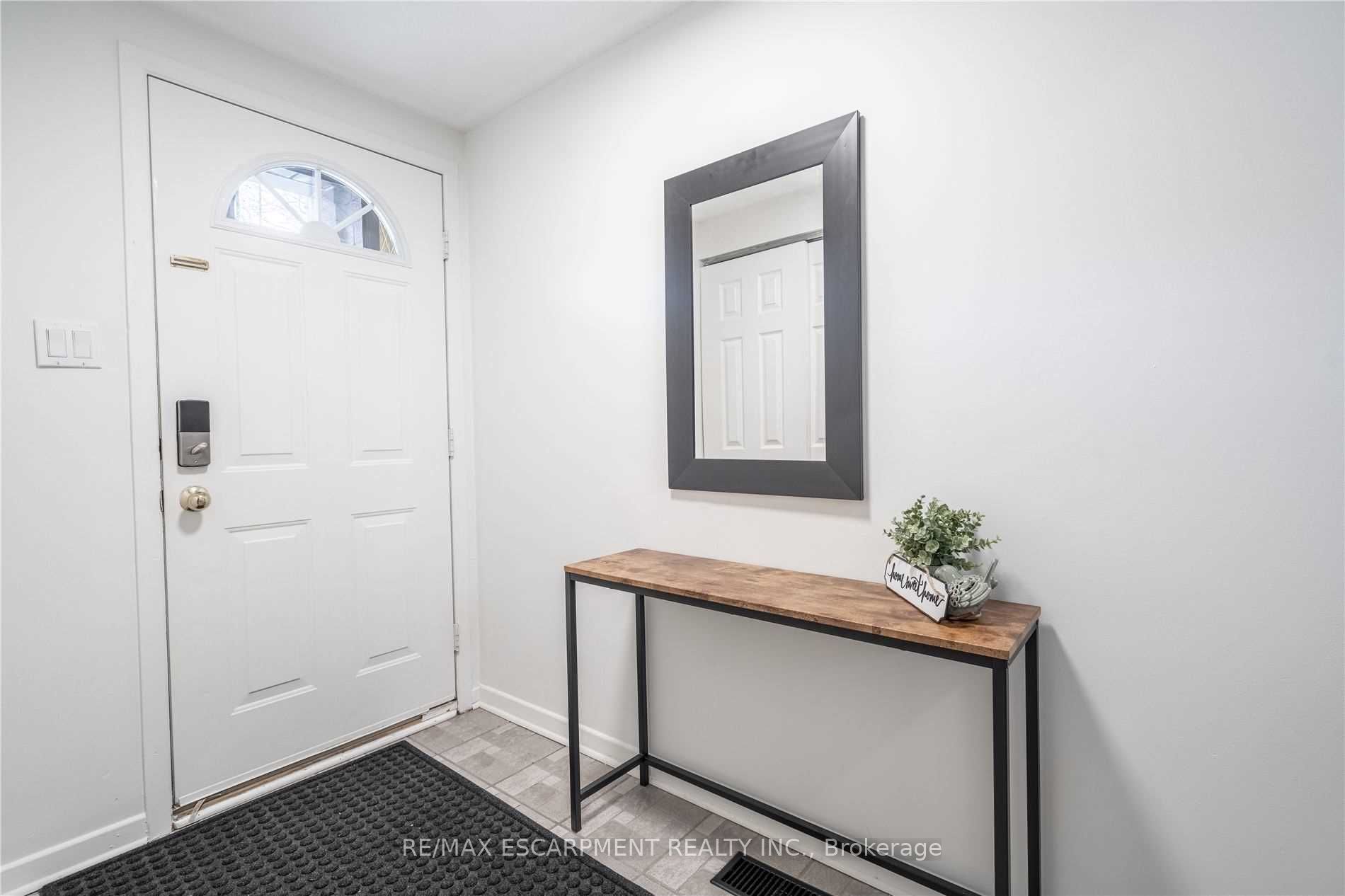 3 Bedrooms Condo at 500 Stone Church,  Hamilton For sale